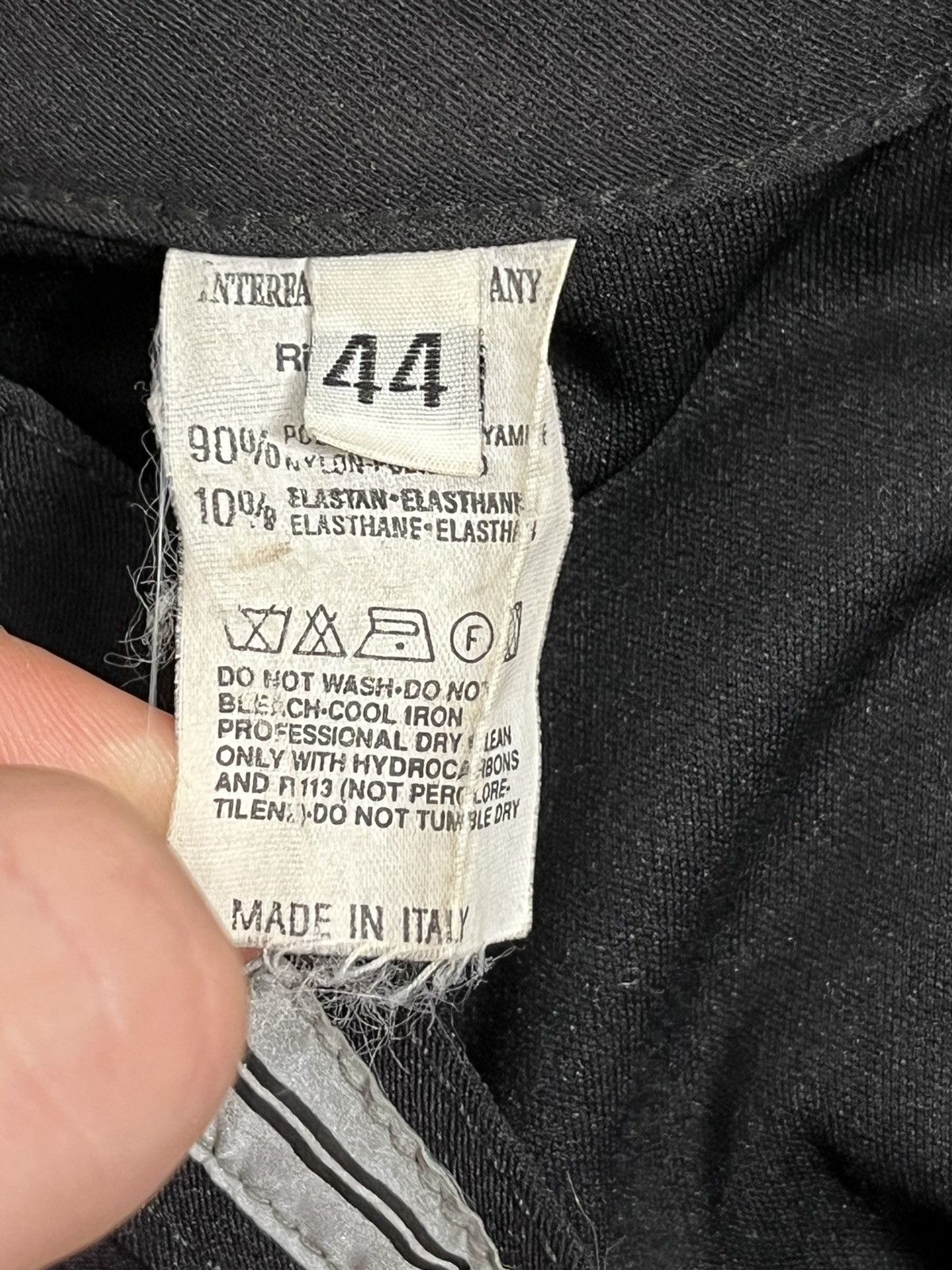 Marithe + Francois Girbaud Marithe Francois Girbaud Minimalist Mini Skirt Black Pockets Size 32" / US 10 / IT 46 - 7 Thumbnail
