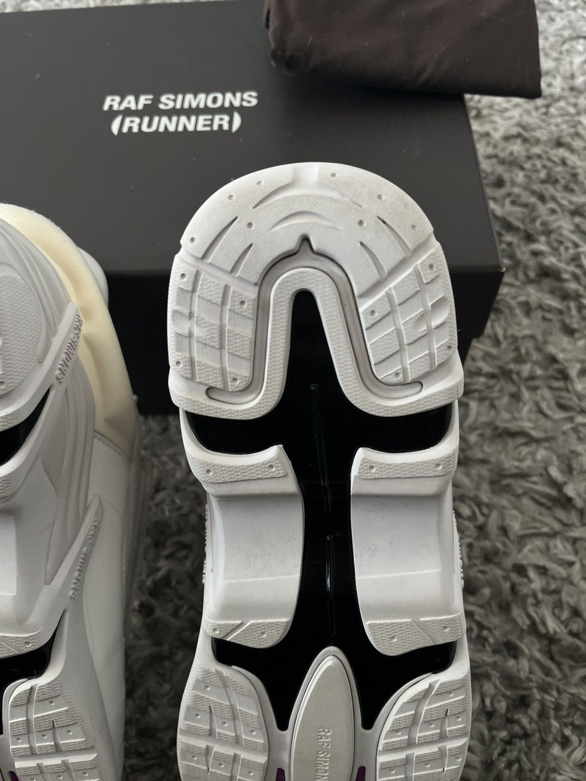 Raf Simons Raf Simons Runner White Antei Size US 7 / EU 40 - 6 Thumbnail