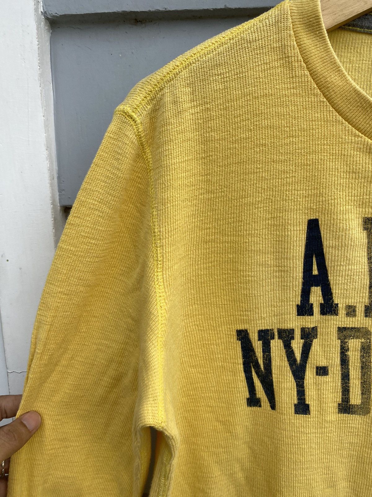 American Eagle Outfitters American Eagle Outfitters NY-DISTRICT Distressed Longsleeve Size US M / EU 48-50 / 2 - 3 Thumbnail
