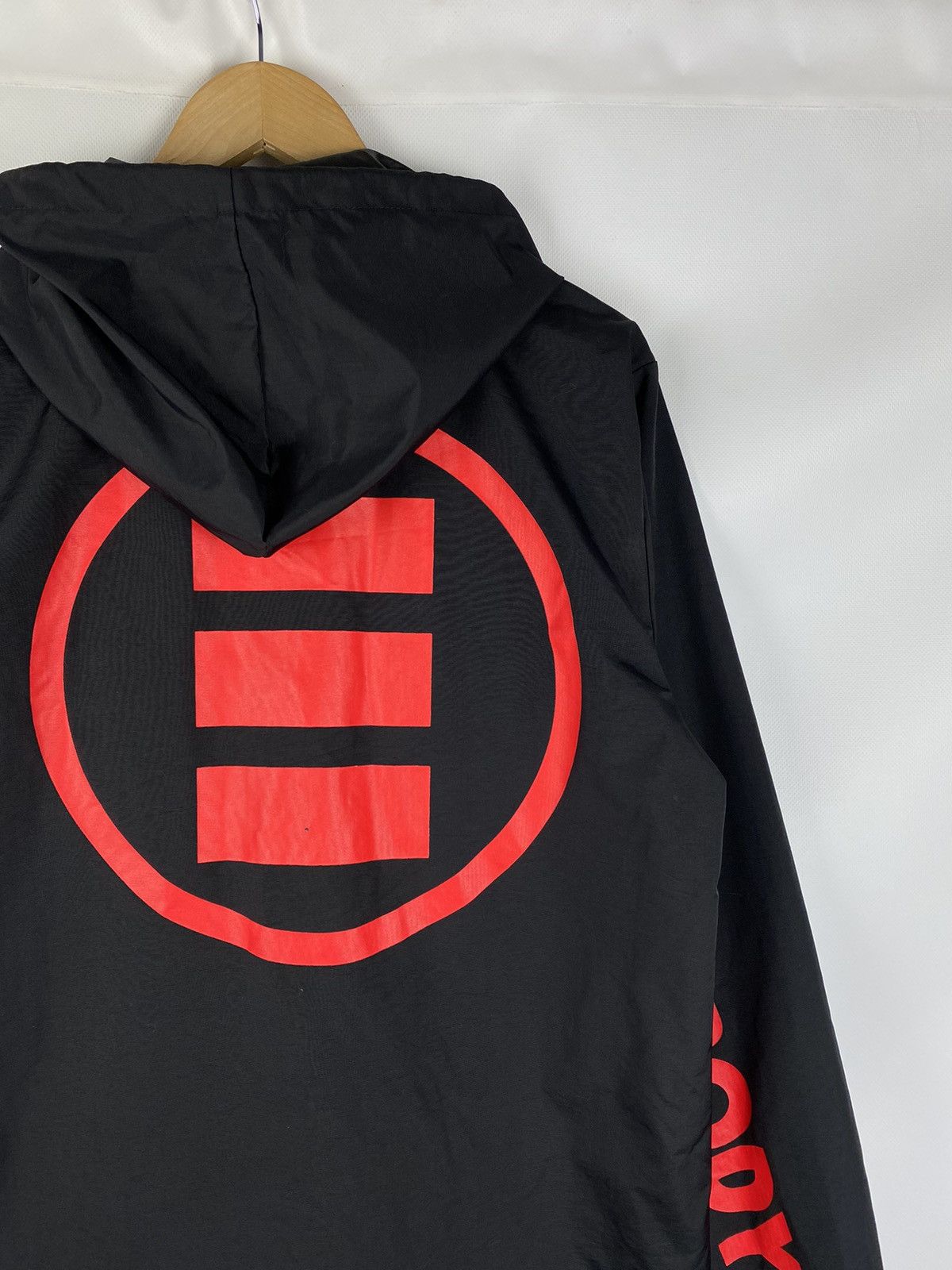 Independent Trading Co. Independent men’s hooded windbreaker jacket size M Size US M / EU 48-50 / 2 - 17 Thumbnail