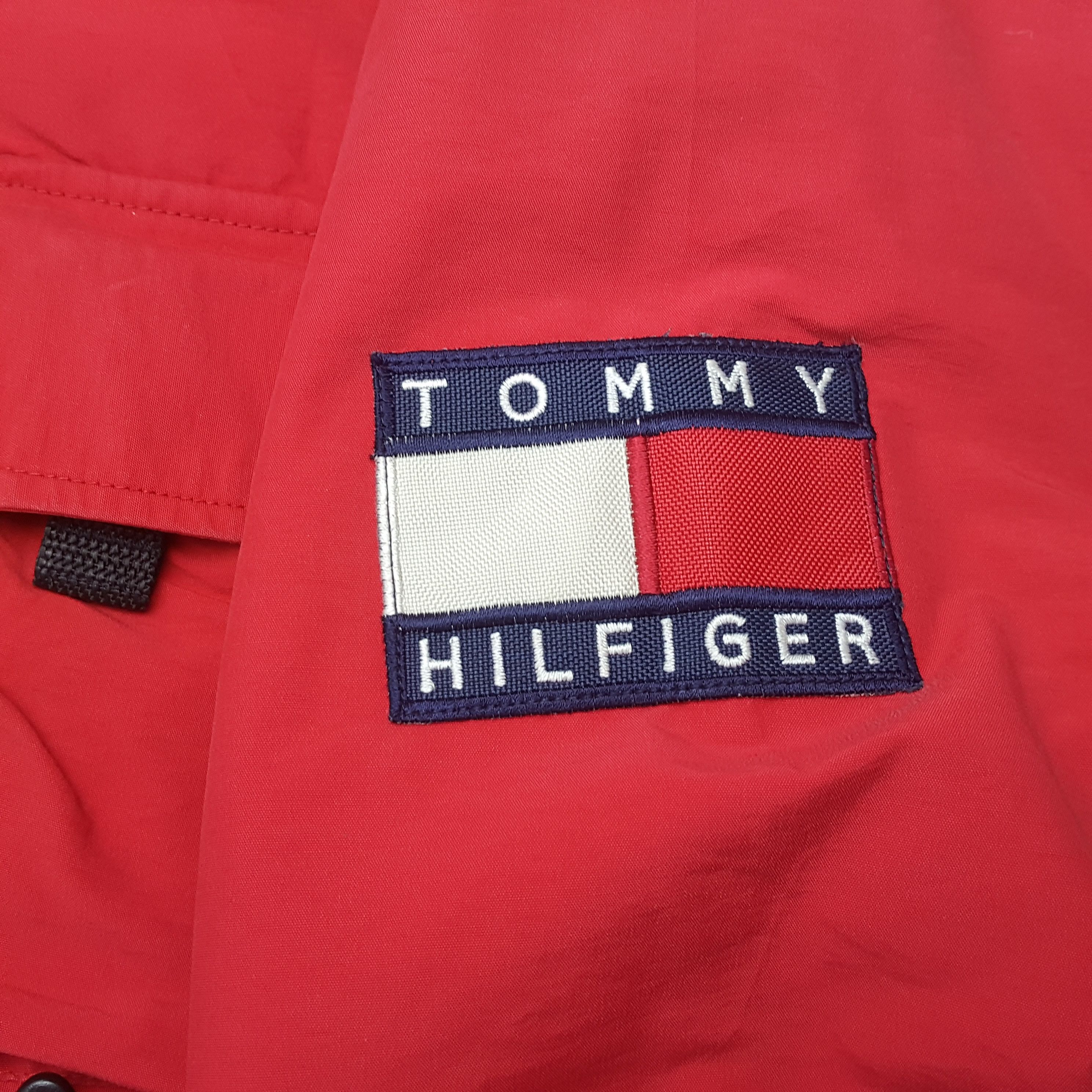 Tommy Hilfiger Vintage Tommy Hilfiger Streetwear Puffer Jacket RR18 Size US XL / EU 56 / 4 - 8 Thumbnail