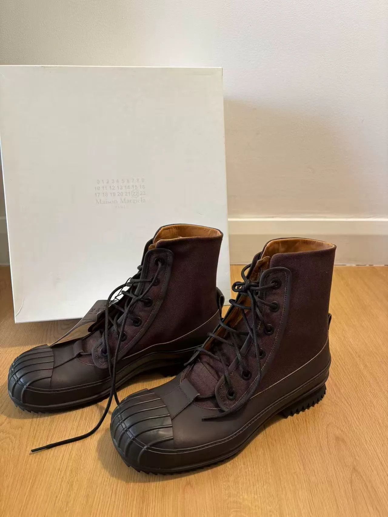 Maison Margiela Maison Margiela Brown High-Top Duck Boots Size US 8 / EU 41 - 1 Thumbnail