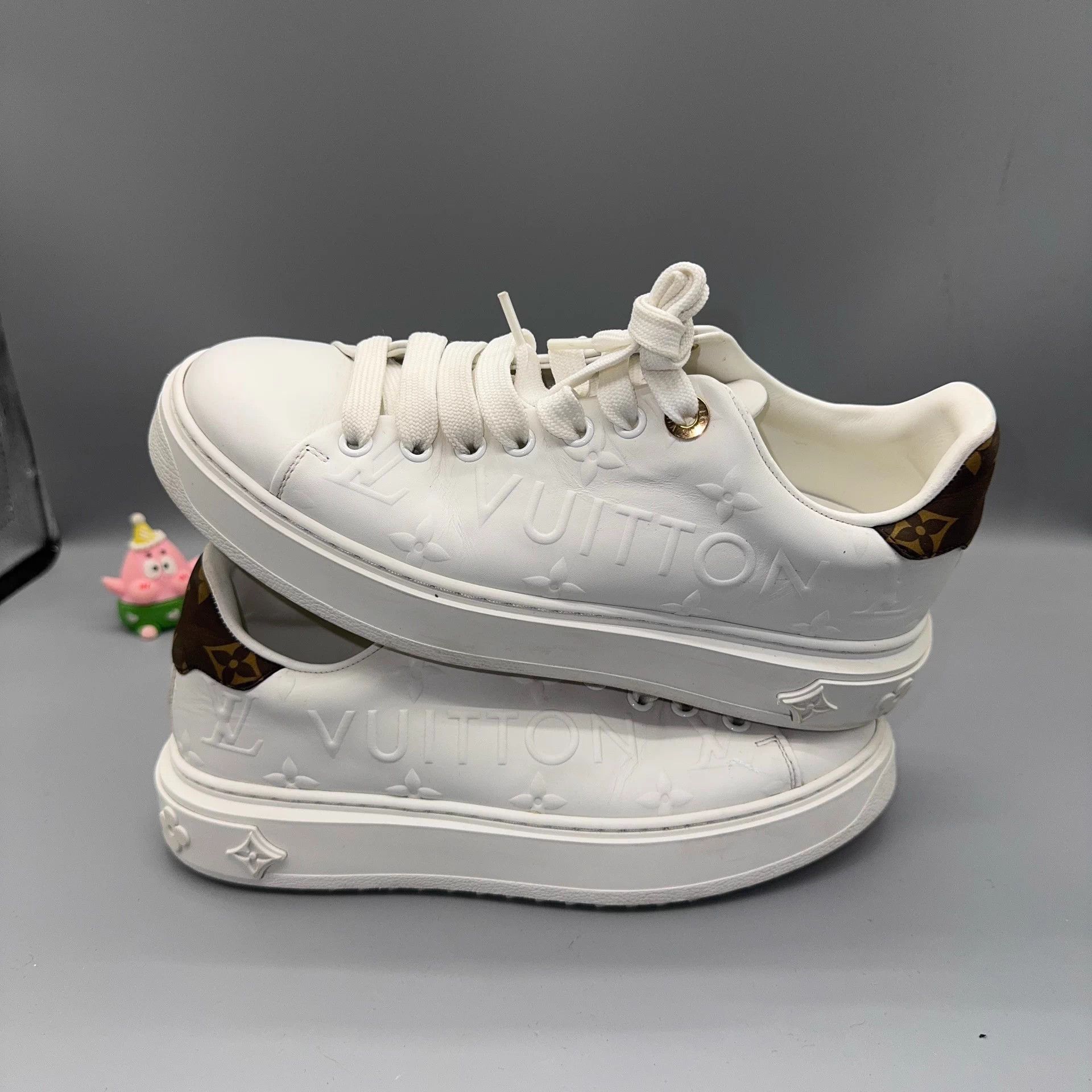 Louis Vuitton LOUIS VUITTON Time Out white 35.5 Size US 4.5 / IT 34.5 - 5 Thumbnail