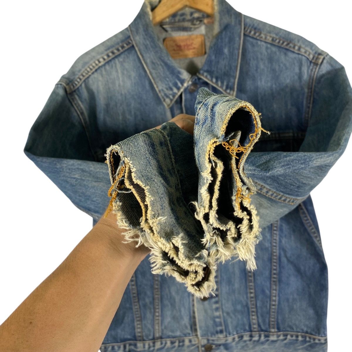 Levi's Levi's Type III Denim Trucker Distressed Jacket L Size Size US L / EU 52-54 / 3 - 8 Thumbnail