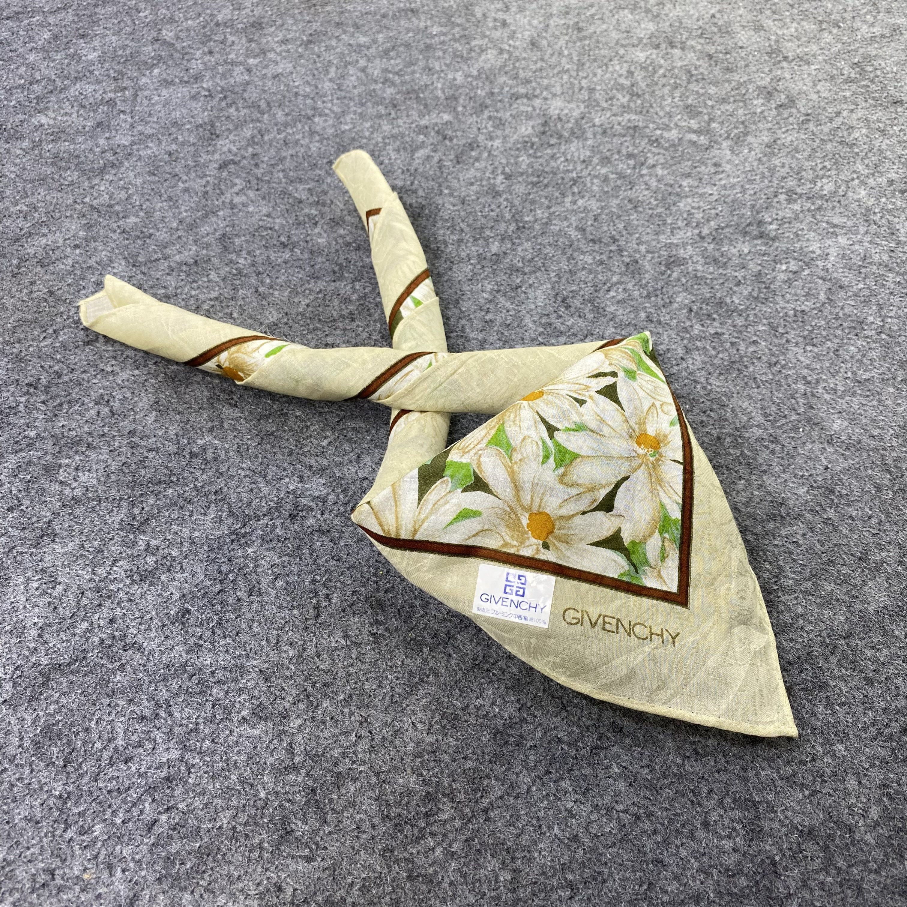 Givenchy Givenchy Handkerchief / Bandana / Neckerchief-B2317 Size ONE SIZE - 1 Thumbnail
