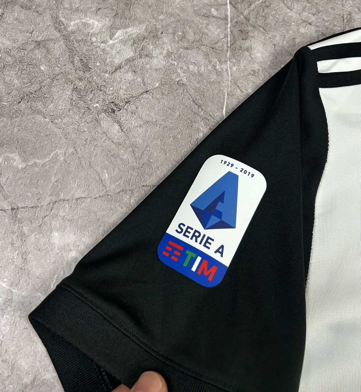 Adidas Juventus 2019/20 De Ligt Home Jersey Size US M / EU 48-50 / 2 - 4 Thumbnail