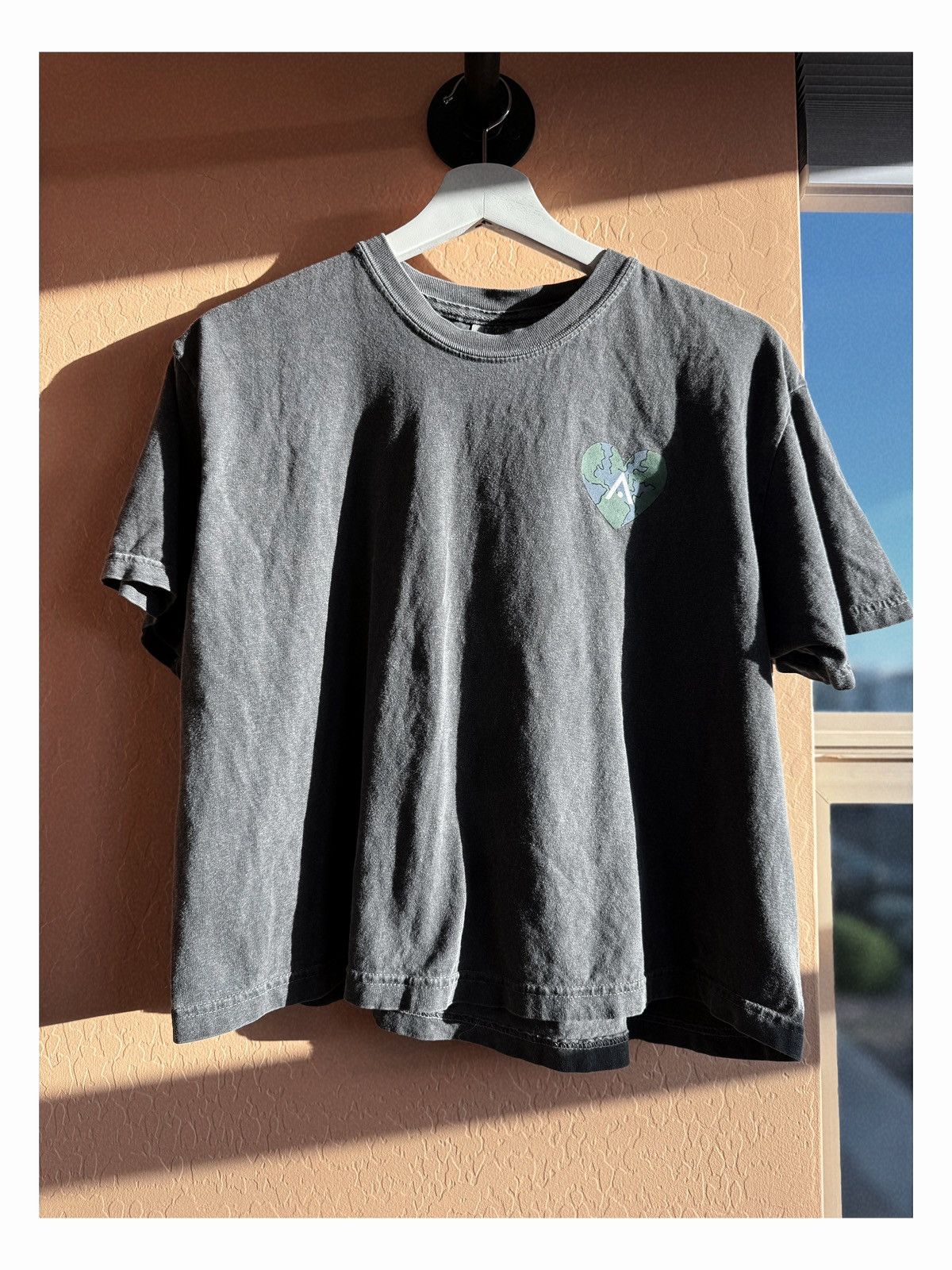 Comfort Colors Comfort Colors “Be Kind to Our Earth” Graphic Tee – Size L Size L / US 10 / IT 46 - 1 Thumbnail