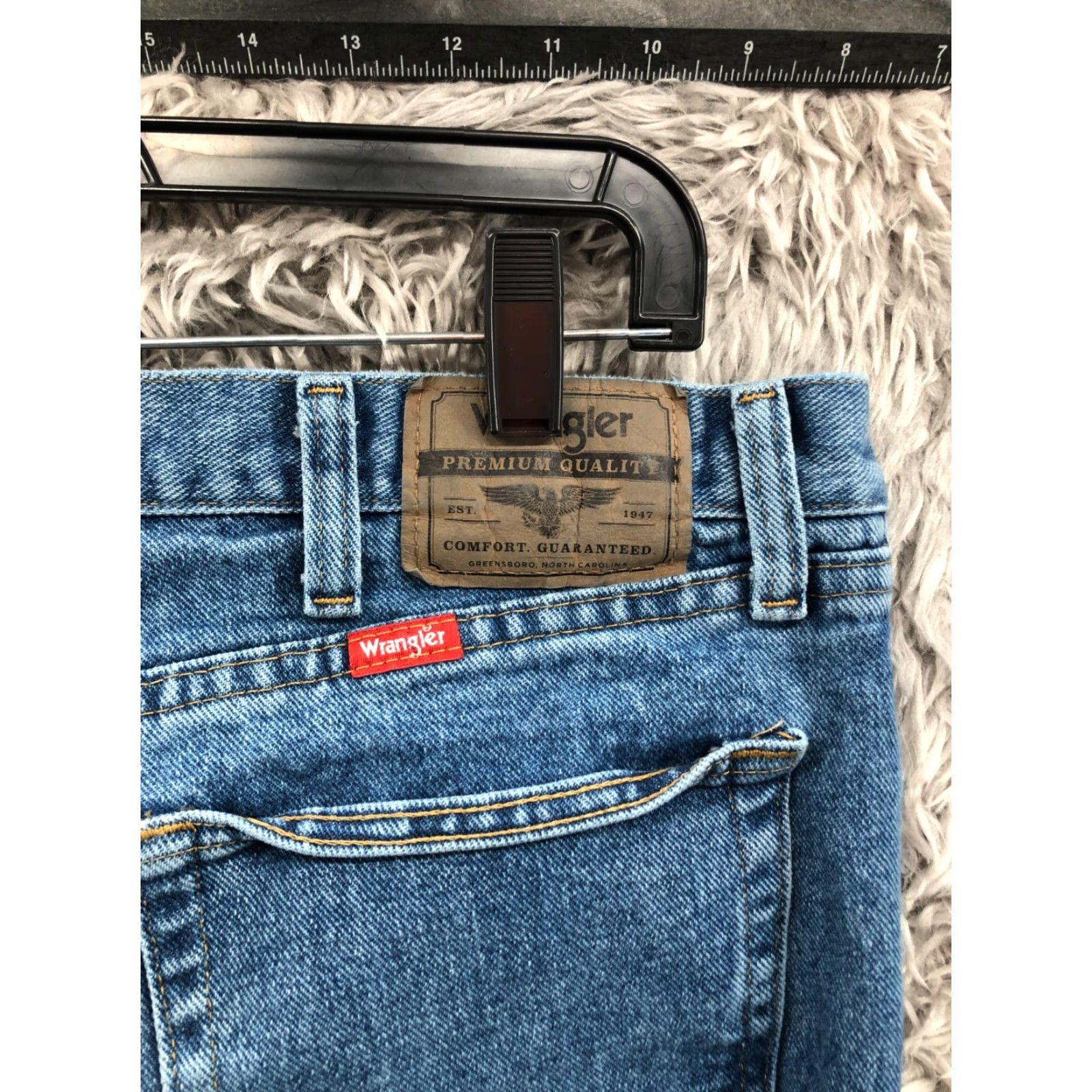 Wrangler Wrangler Relaxed Straight Jeans 36x32 Mens Mid Wash Blue Denim 5-Pocket Logo Belt Loops Cotton Blend Modern Classic Western Style Regular Mens Size US 36 / EU 52 - 6 Thumbnail