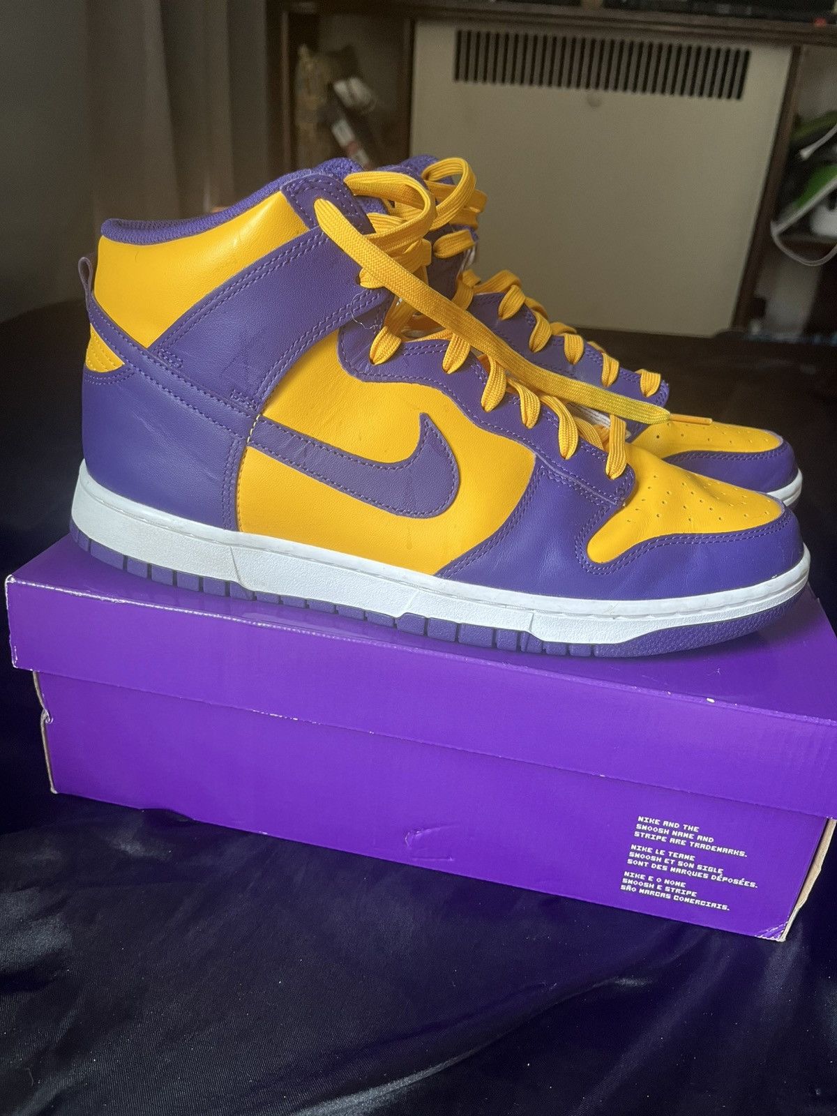 Nike Nike Dunk High Lakers Size US 12 / EU 45 - 2 Thumbnail