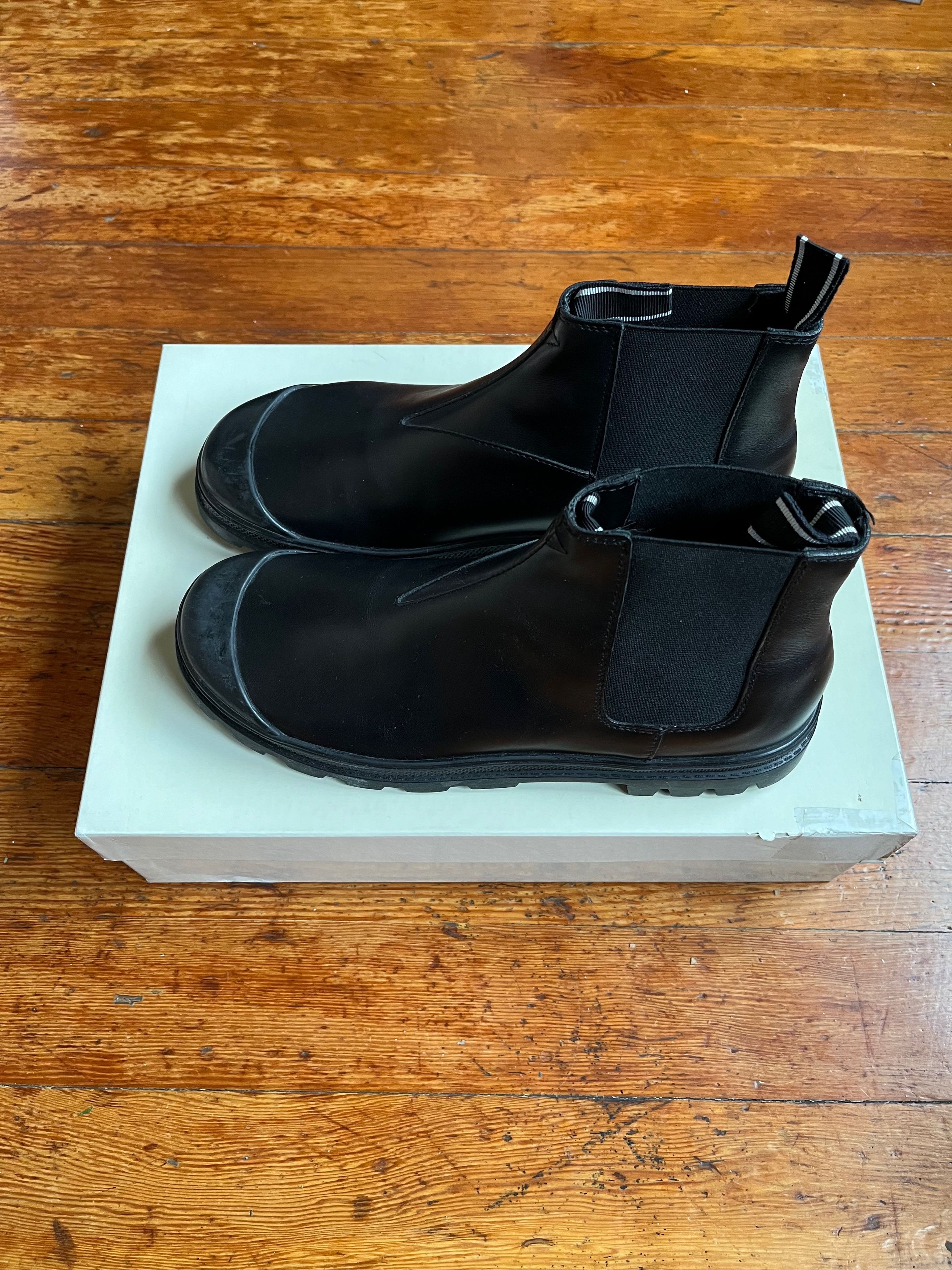 Helmut Lang Archival Lug Sole Chelsea Boots Size US 7 / EU 40 - 2 Thumbnail