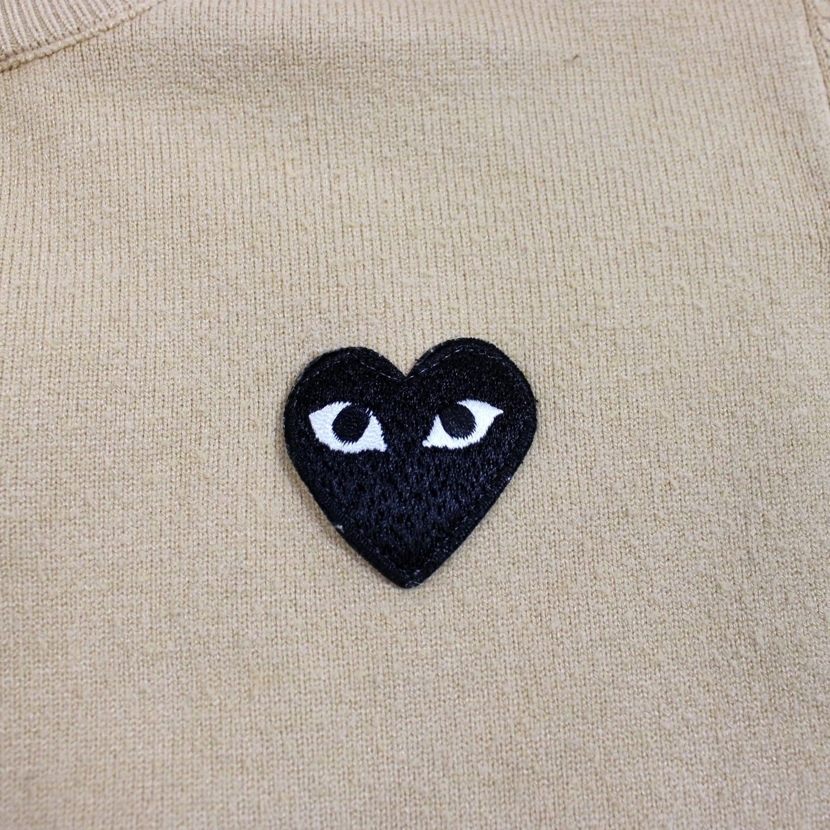 Vintage VINTAGE PLAY COMME des GARCONS Cardigan Women M Beige Heart Logo Crew Neck Sweater Size M / US 6-8 / IT 42-44 - 4 Thumbnail