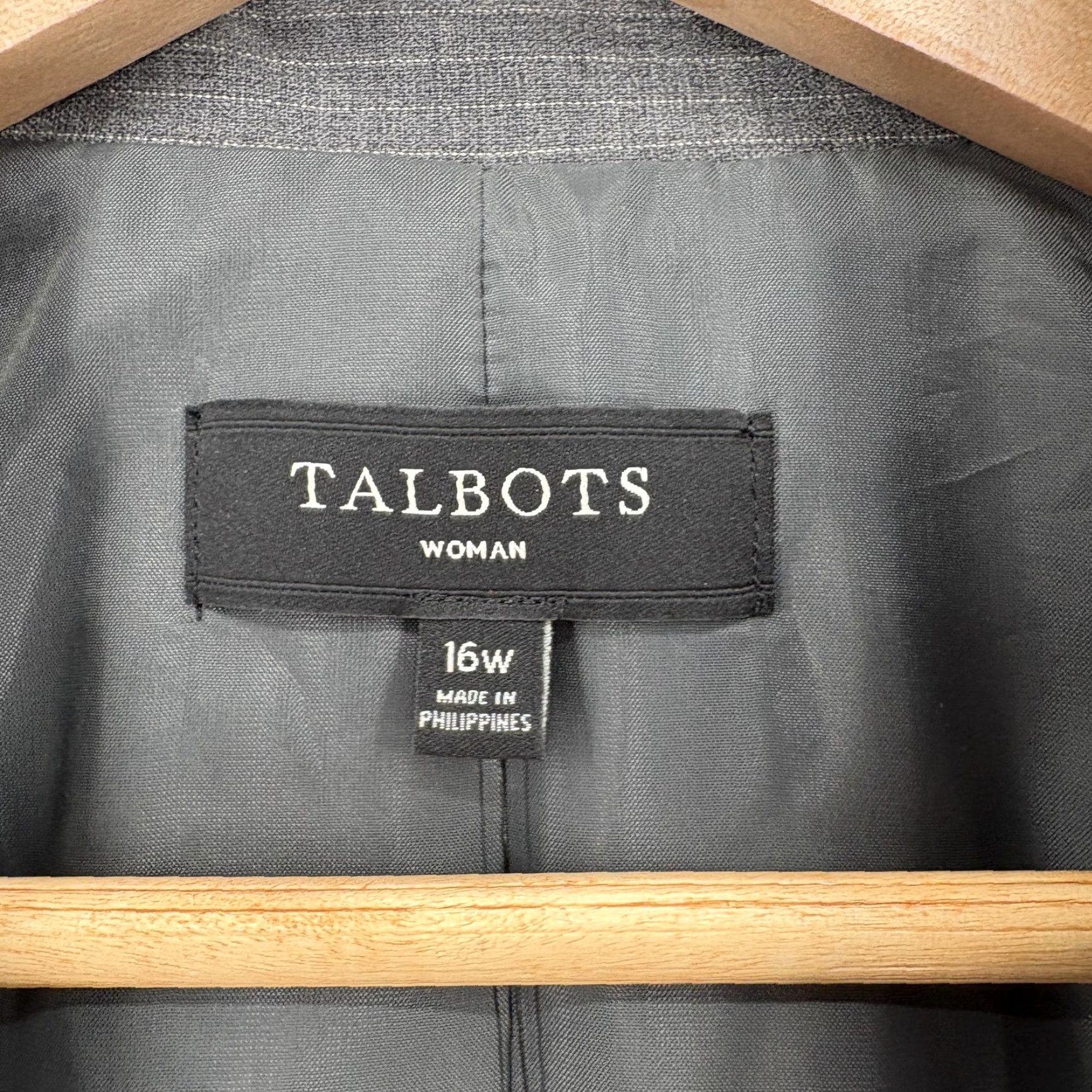 Talbots Talbots Blazer Womens 16W Gray Pinstripe Wool Blend Career Jacket Blazer, Gray, 16W, Plus, Button, Classic Fit, Workwear, Mens? Womens Size XXL / US 16-18 / IT 52-54 - 4 Thumbnail