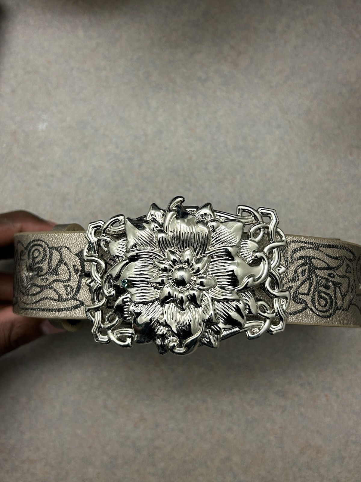 Japanese Brand GREY ARCHIVAL STYLE DISTRESSED BELT GOLD FLOWER BUCKLE BELT Size 36 - 3 Thumbnail