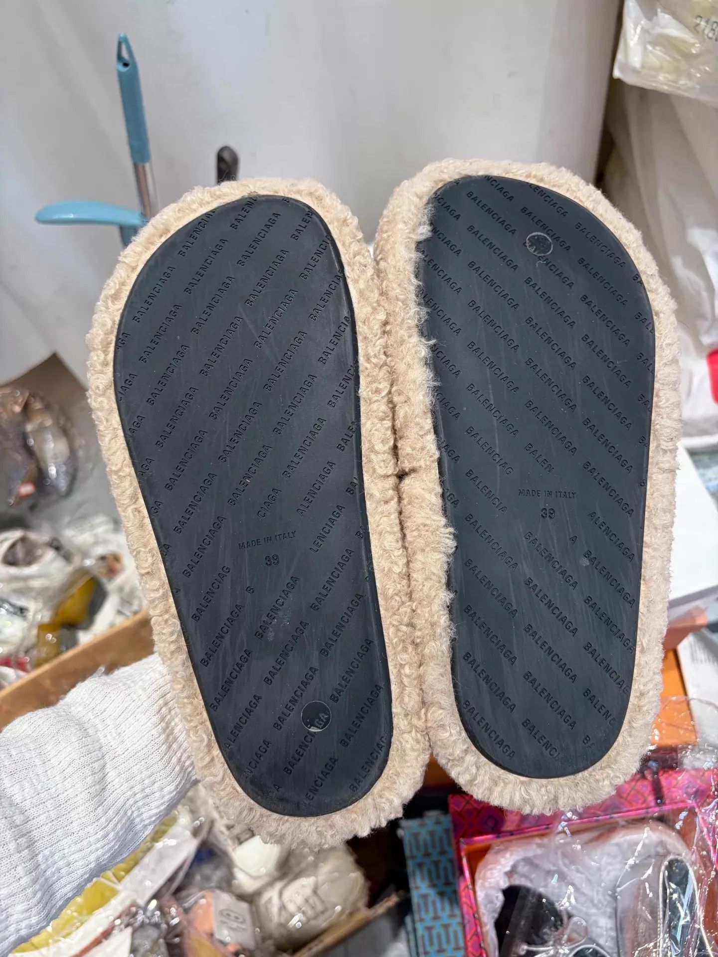 Balenciaga Balenciaga Coke Milk Tea Embroidered Fur Slippers 99 New 39 Size US 8.5 / IT 38.5 - 4 Thumbnail