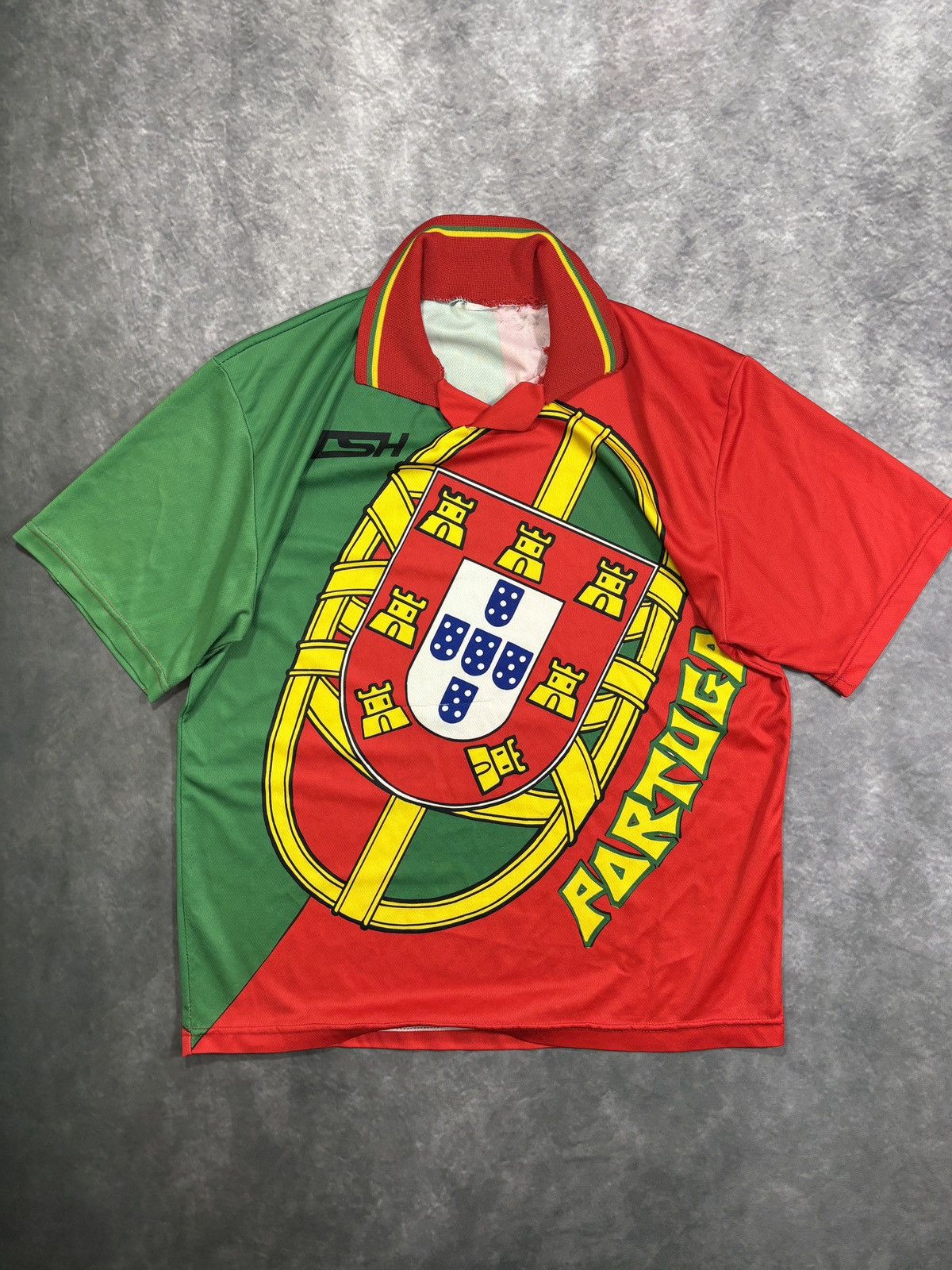 Vintage Vintage Portugal Soccer Jersey Collar All Over Print 2000s S Size US M / EU 48-50 / 2 - 2 Thumbnail