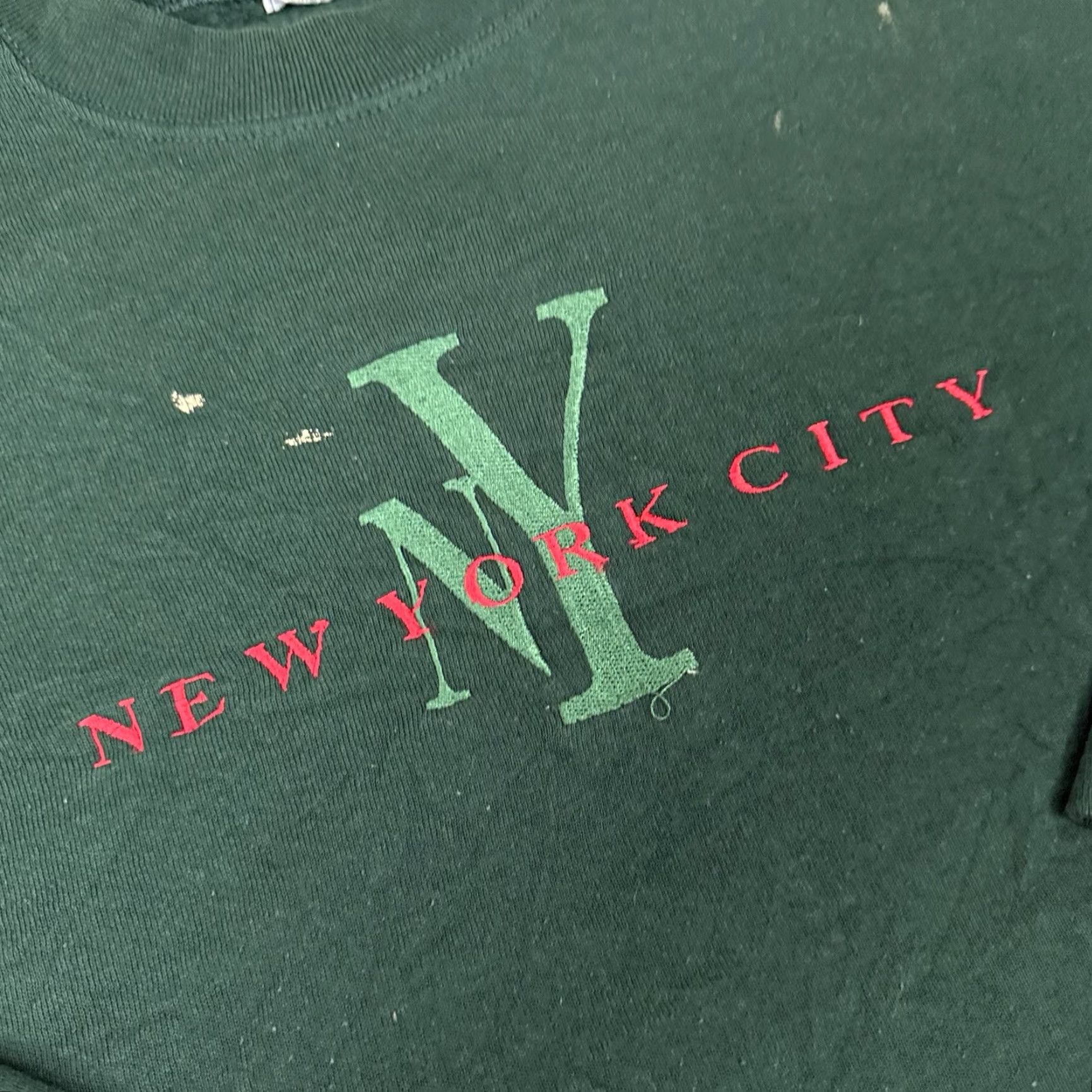 Fruit Of The Loom VINTAGE Fruit of the Loom Sweatshirt Unisex Adults L Green Embroidered NYC 80s 90s USA Size US L / EU 52-54 / 3 - 3 Thumbnail