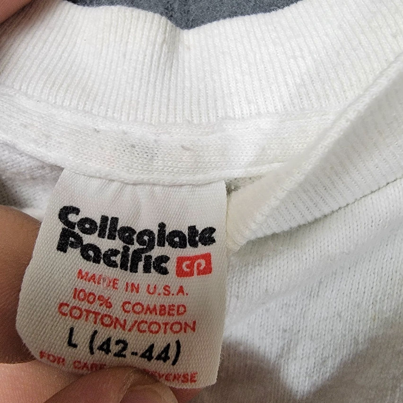 Vintage VINTAGE YOGI BEAR JELLYSTONE PARK T SHIRT 80s DISTRESSED Size L Mens White T-Shirt Size US L / EU 52-54 / 3 - 4 Thumbnail