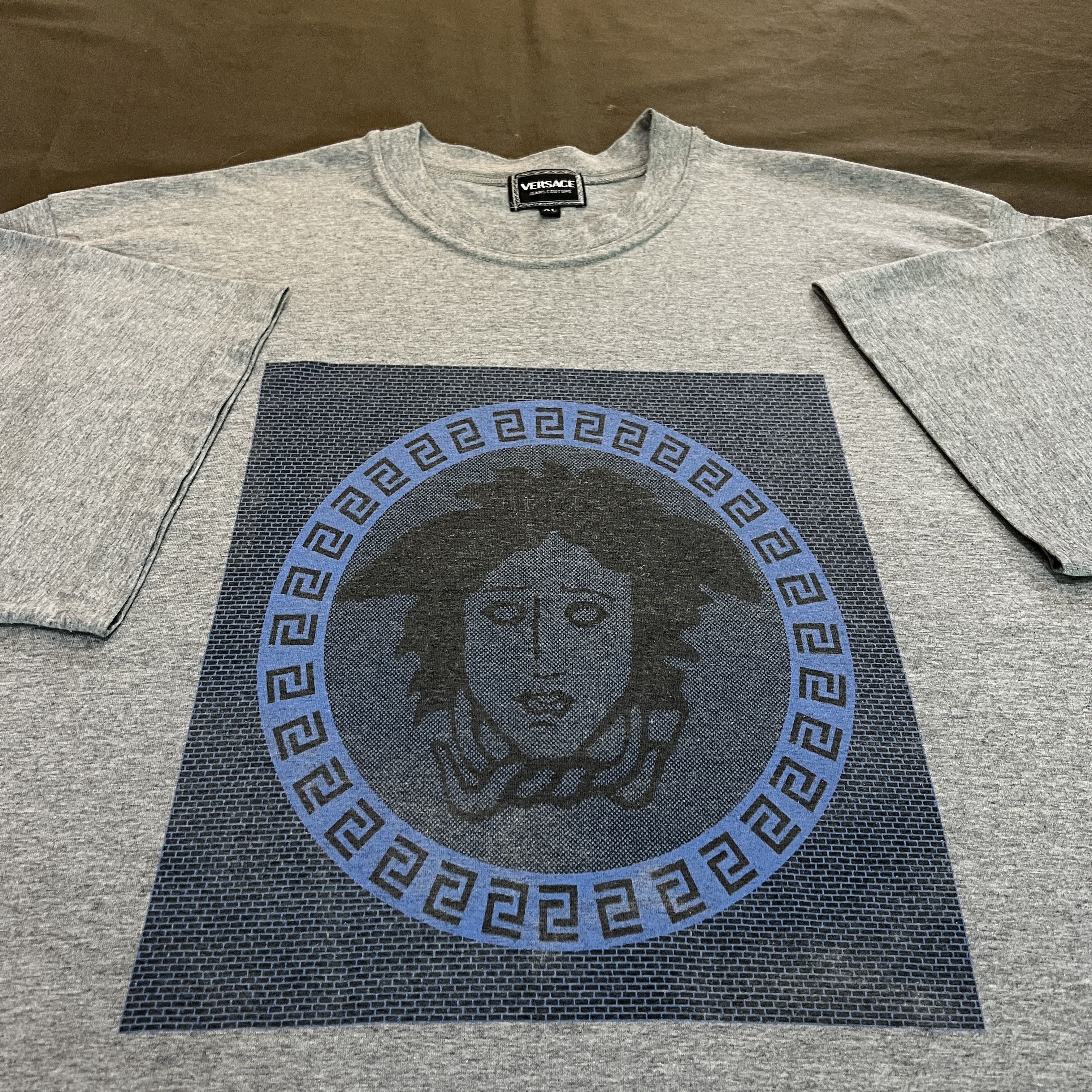 Designer × Versace Jeans Couture × Vintage Vintage Versace Jeans Couture Medusa Big Logo Tee Size US XL / EU 56 / 4 - 2 Thumbnail