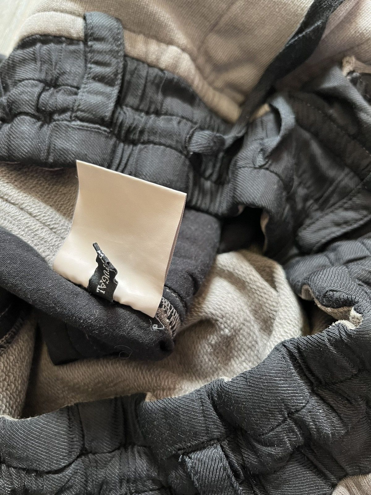 Haider Ackermann Haider Ackermann Perth Vision Trousers FW17 Size US 30 / EU 46 - 5 Thumbnail