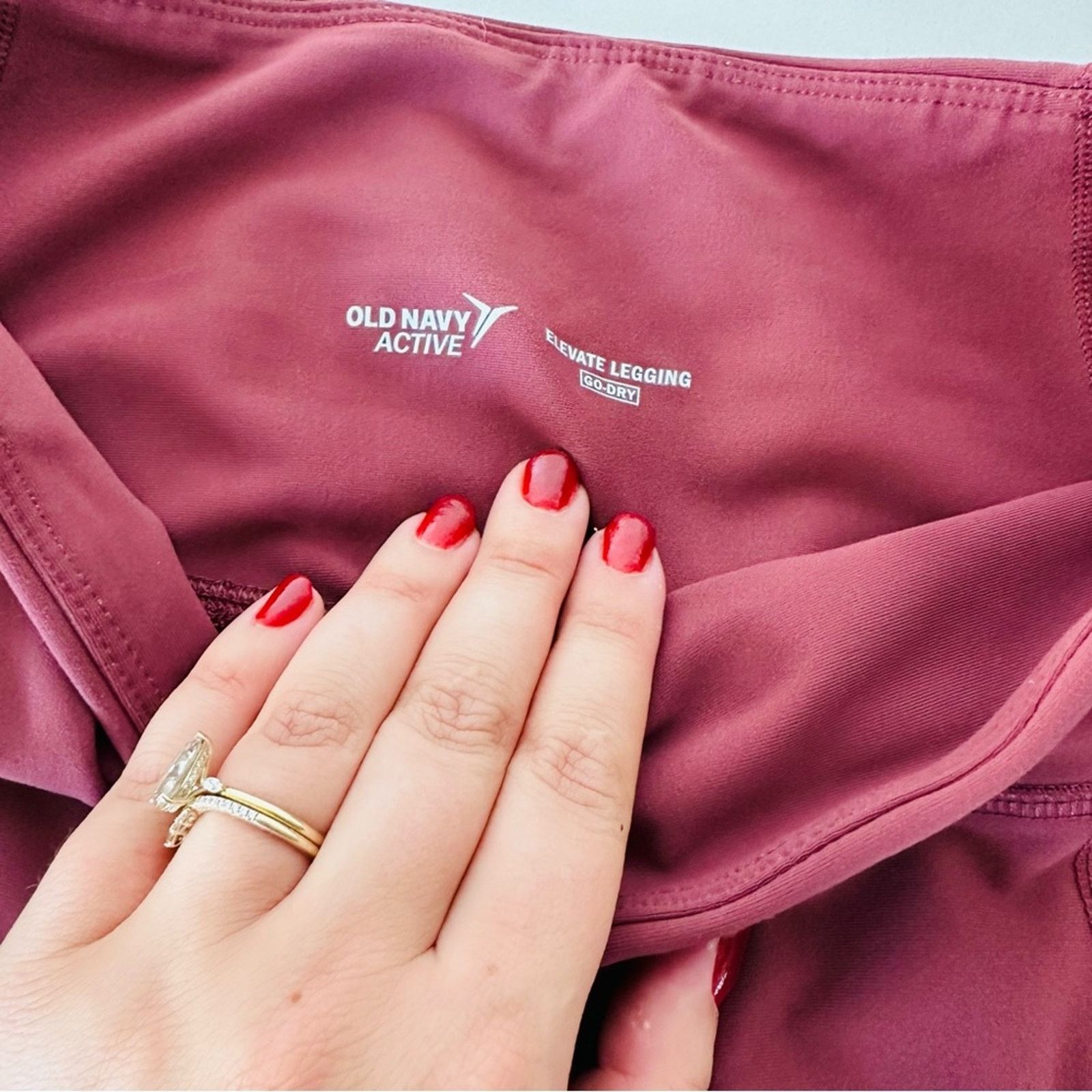 Old Navy NEW OLD NAVY ACTIVE Burgundy Pocket High Rise Crop Leggings Size 28" / US 6 / IT 42 - 11 Thumbnail
