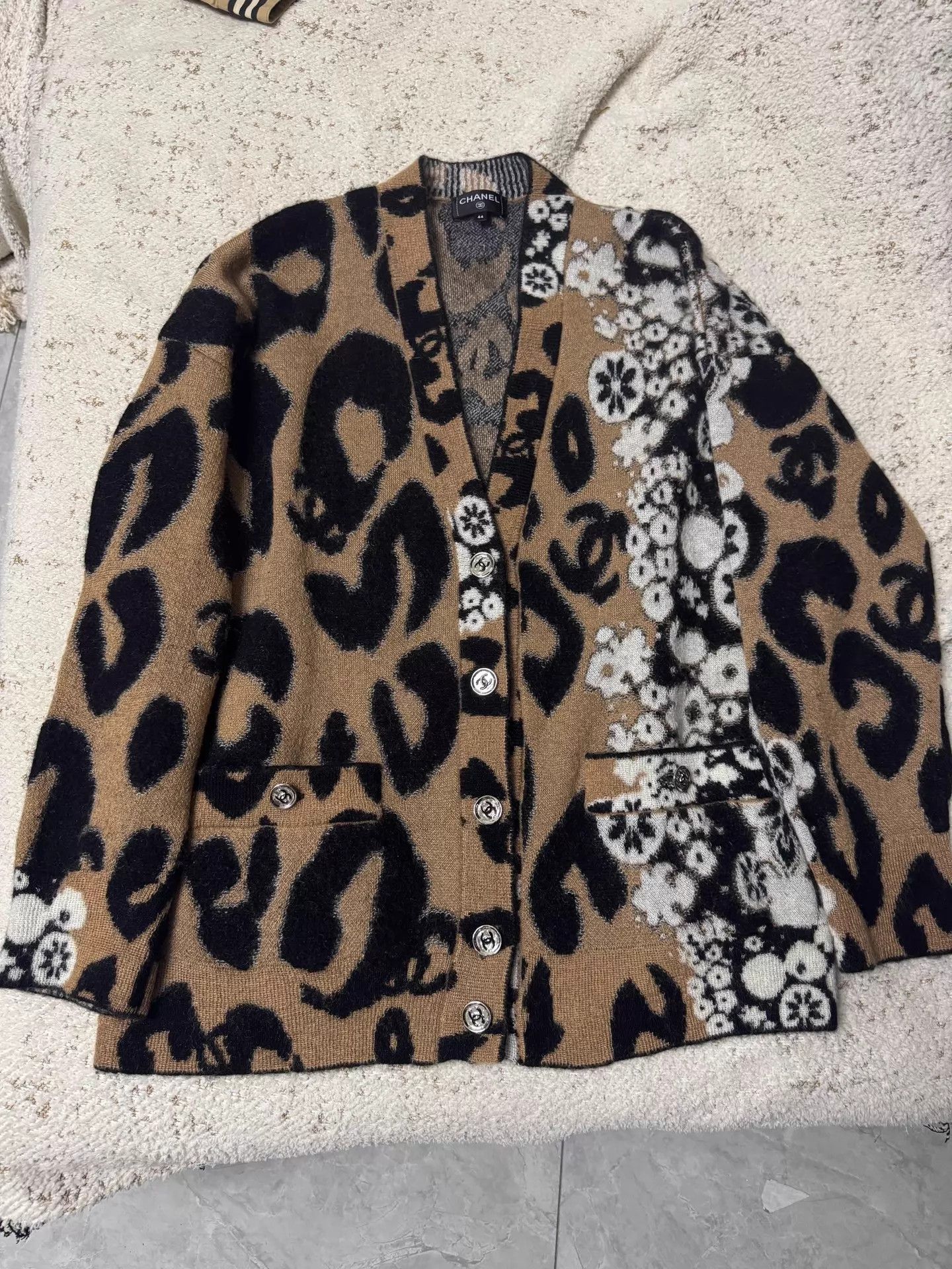 Chanel Chanel Authentic African Cardigan WoolMohair 99 Size M / US 6-8 / IT 42-44 - 1 Thumbnail