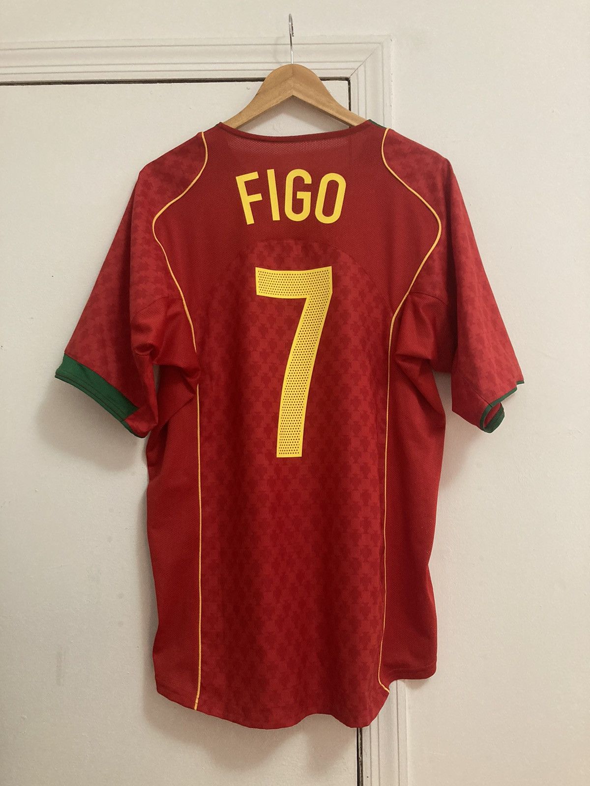 image of Nike 2004-06 Portugal Home Shirt Figo 7 Mens Large in Red