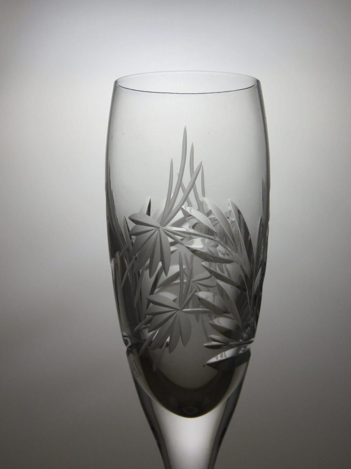 The Unbranded Brand Lead Crystal Cut Glass Champagne Flute With Engraving H1 Size ONE SIZE - 4 Thumbnail