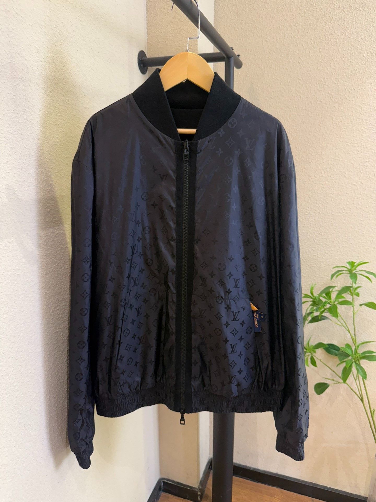 Louis Vuitton Louis Vuitton Reversible Monogram Bomber Jacket Size M Size US M / EU 48-50 / 2 - 1 Thumbnail