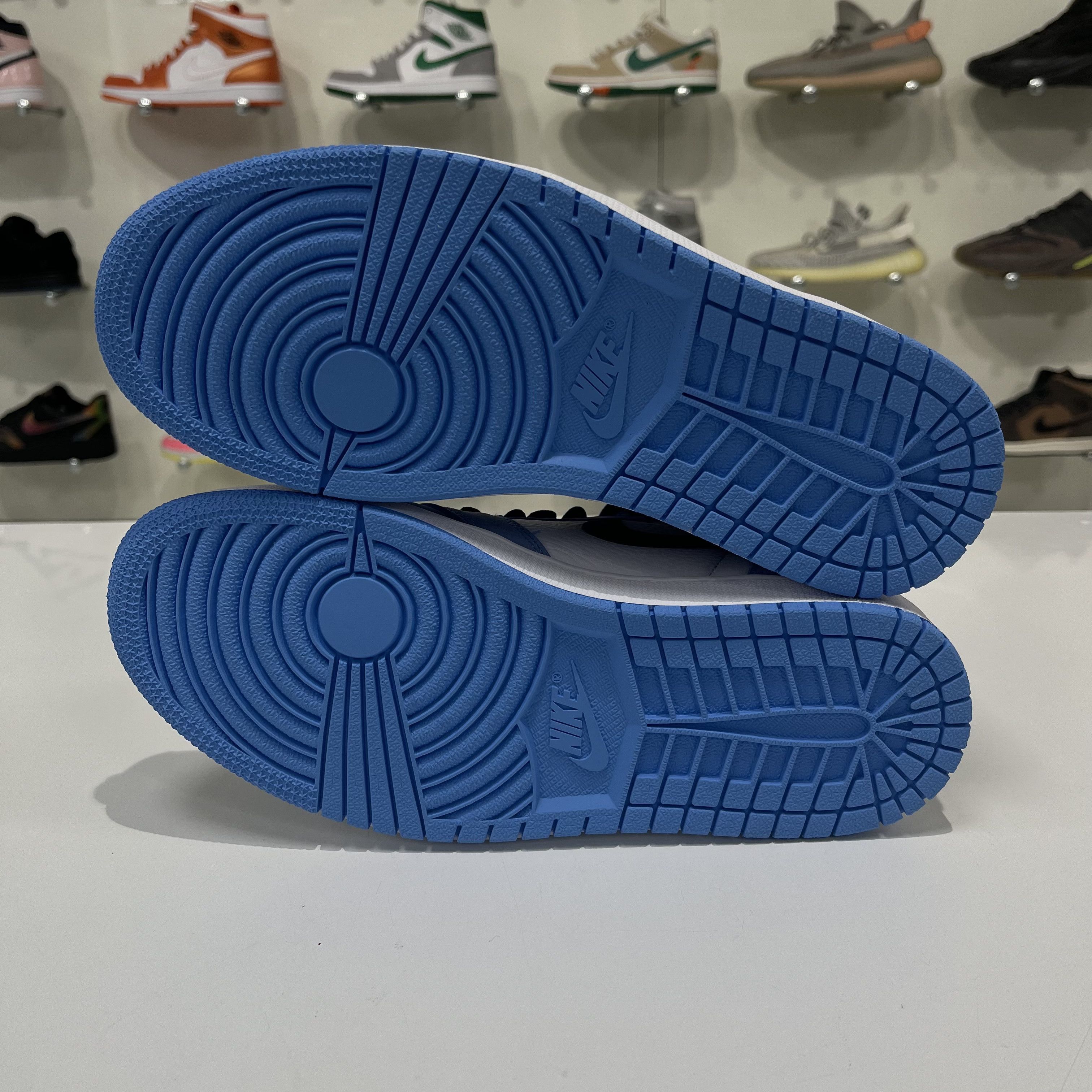 Nike Air Jordan 1 Retrro High University Blue Black Size US 7 / EU 40 - 6 Thumbnail