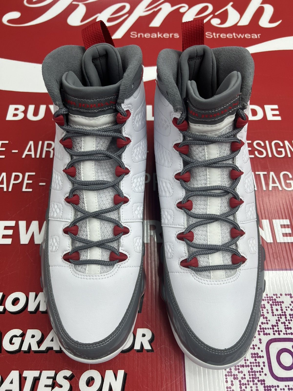Jordan Brand Air Jordan 9 Fire Red Size 9.5 Size US 9.5 / EU 42-43 - 4 Thumbnail