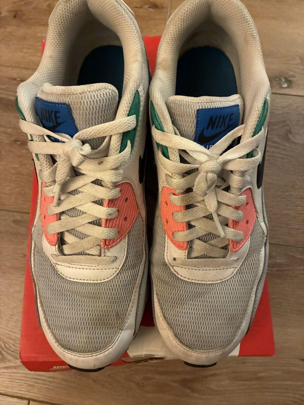Nike Sneaker bundle 3 pairs. 2 size 11s (Nike) 1 size 10 converse Size US 11 / EU 44 - 2 Thumbnail