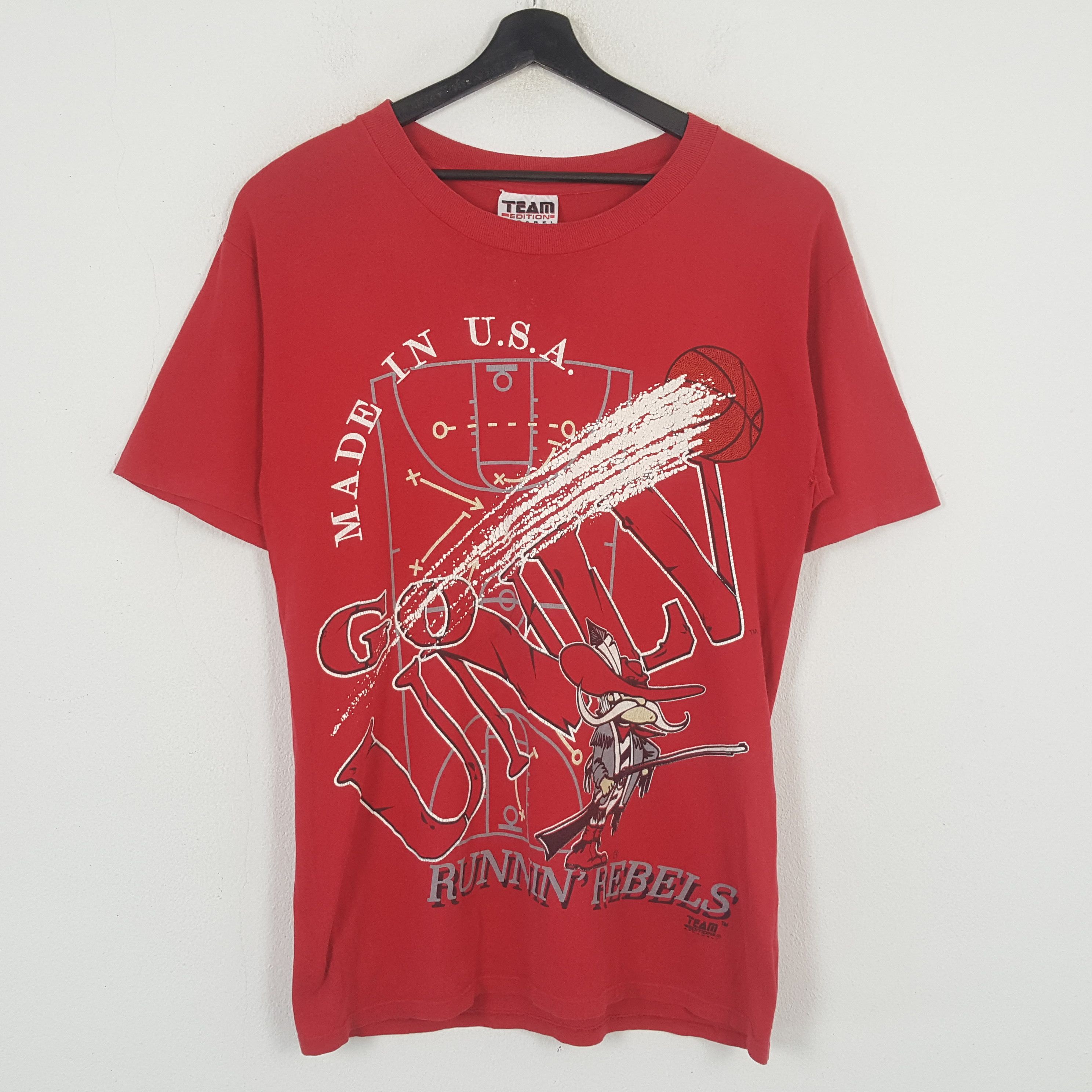 NBA × Vintage Runnin' Rebels Basketball Team Vintage Tshirt C276N66 Size US L / EU 52-54 / 3 - 1 Thumbnail