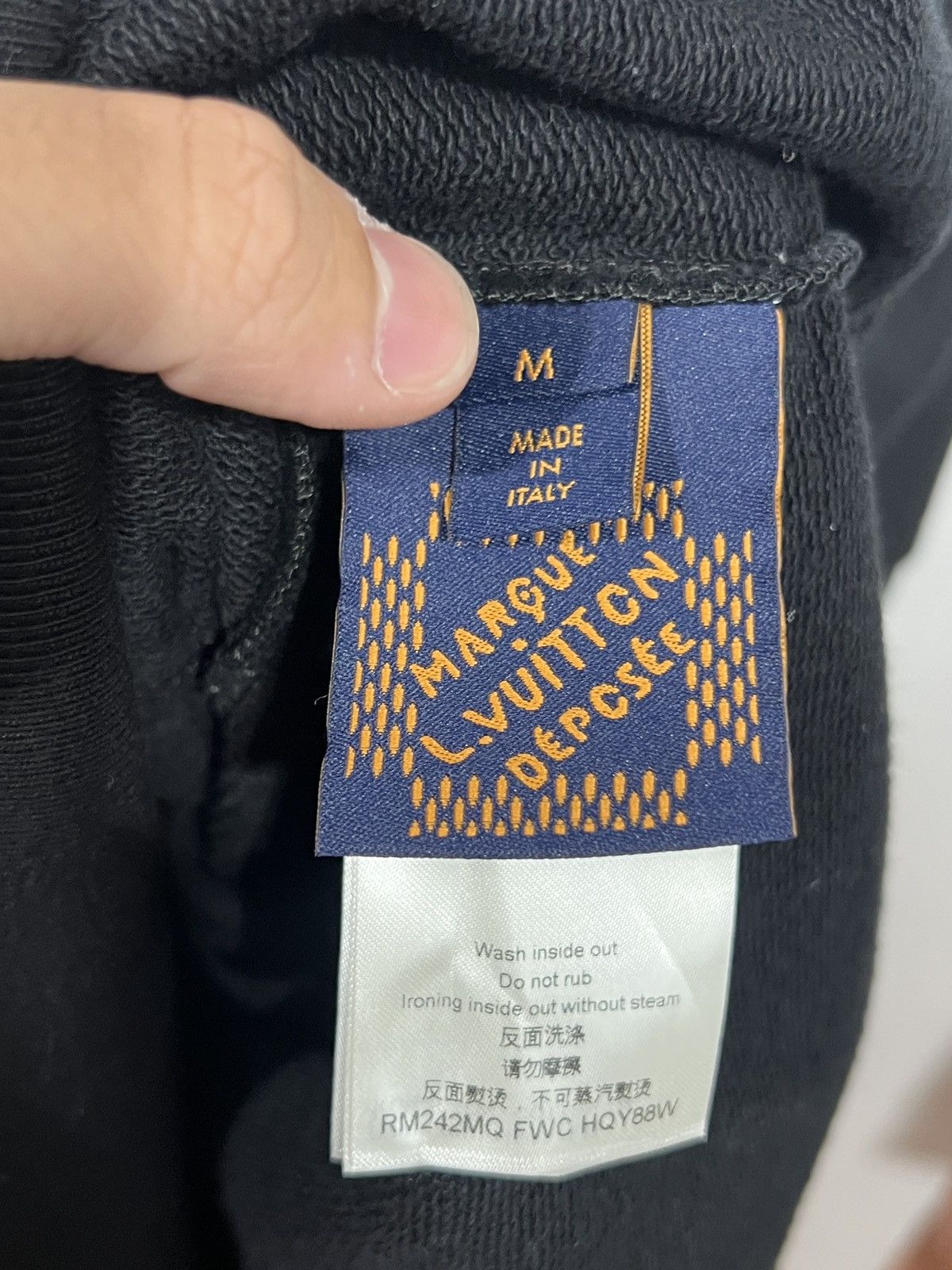 Louis Vuitton Louis Vuitton Lovers Black Sweatshirt Size US M / EU 48-50 / 2 - 3 Thumbnail