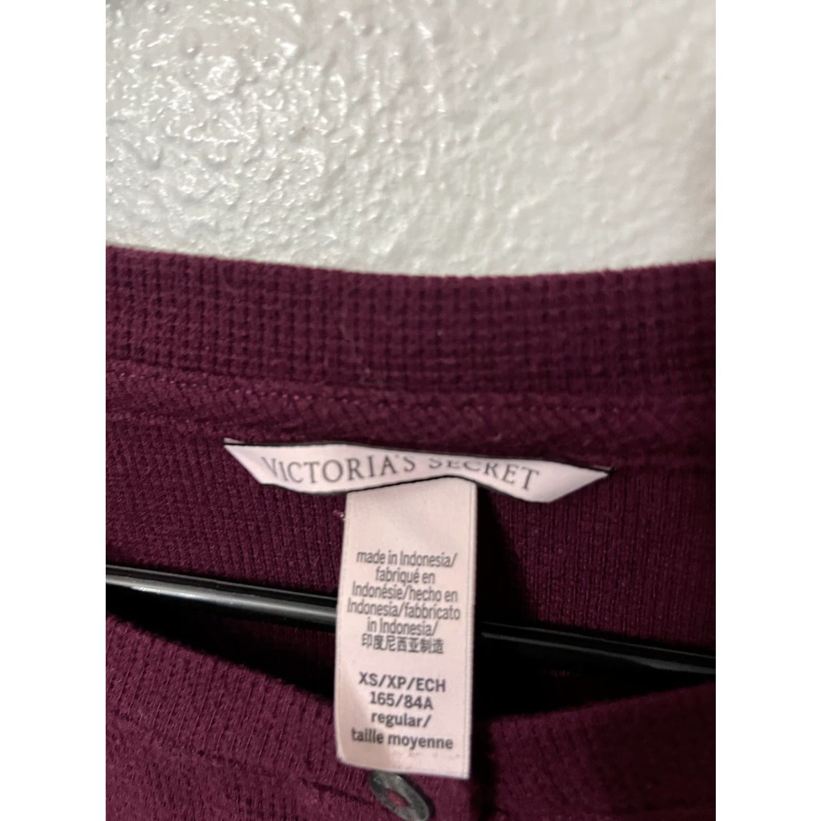 Victoria's Secret Victoria's Secret Top Womens XS Sweater Long Sleeve Henley Maroon Red Knit Pullover Casual Basic T-Shirt Shirt Size XS / US 0-2 / IT 36-38 - 3 Thumbnail
