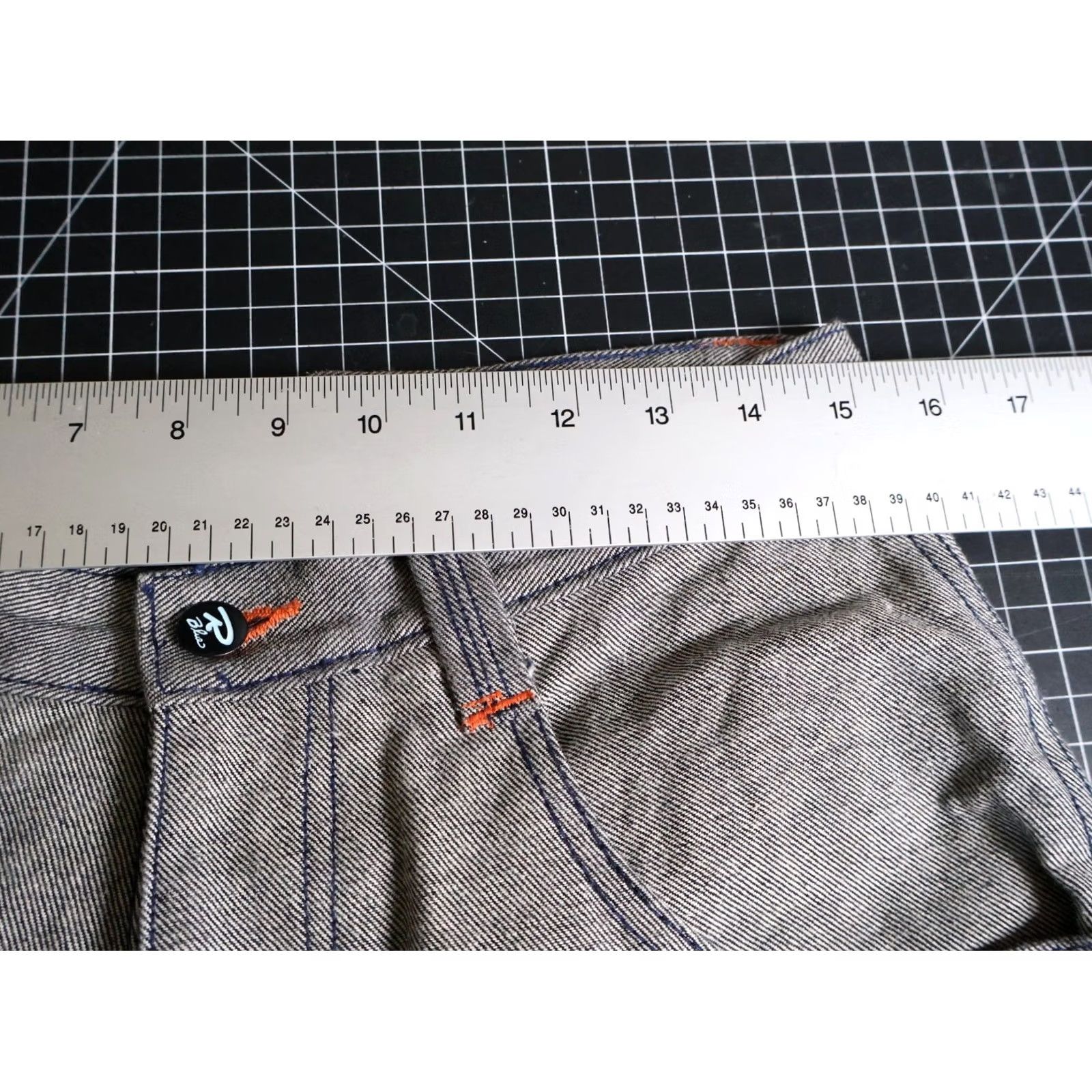 Vintage VINTAGE Raw Blue Baggy Fit Jeans Men 30 x 31 Gray Silver 90s Carpenter Jeans Relaxed High Rise 5-Pocket Mens Size US 30 / EU 46 - 5 Thumbnail