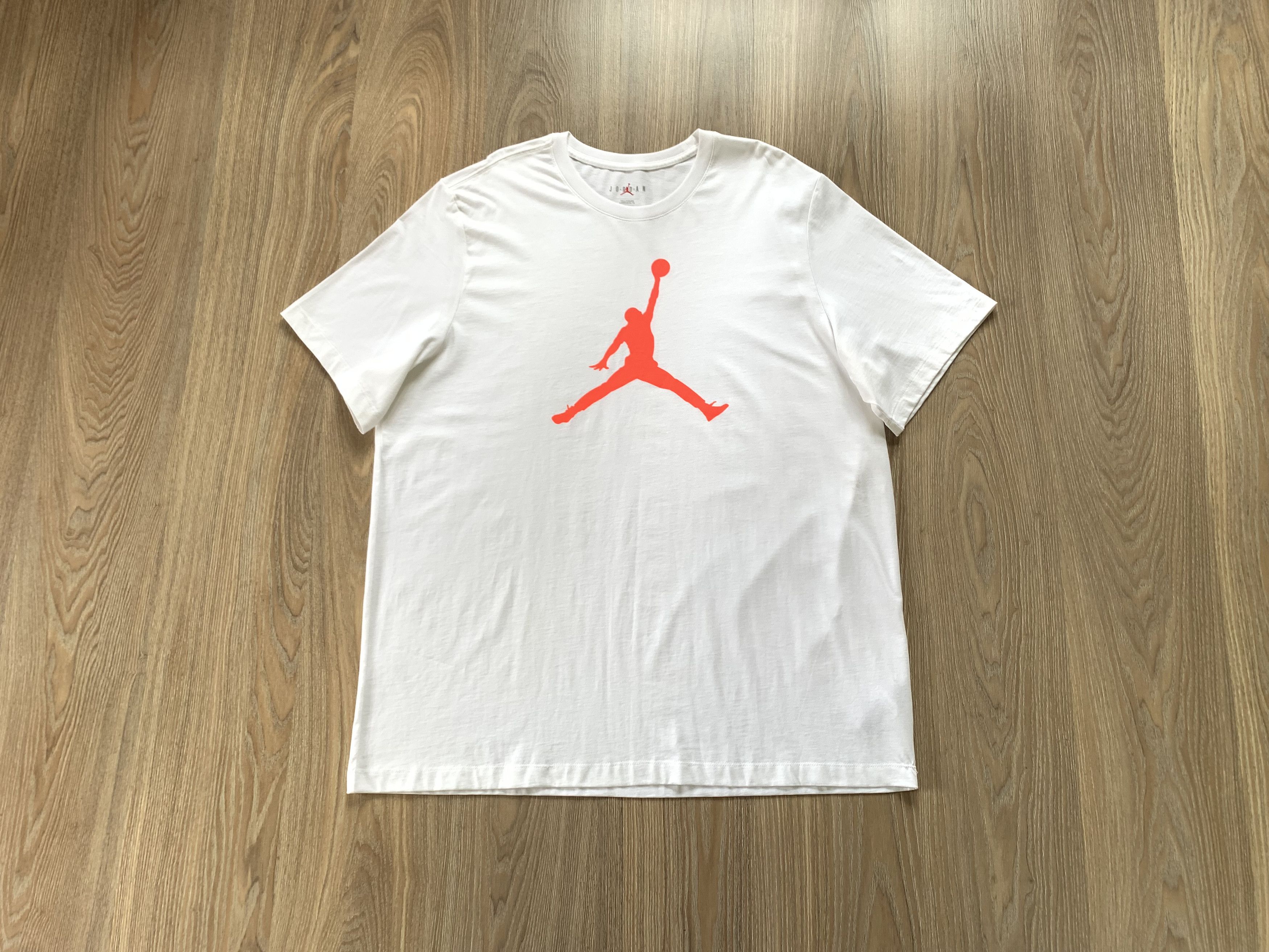 Jordan Brand × Nike Air Jordan White Flight Big Logo Print T-Shirt Size US XXL / EU 58 / 5 - 1 Thumbnail