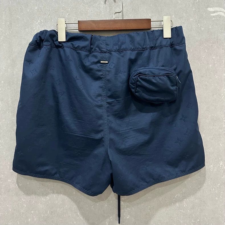 Louis Vuitton Louis Vuitton Dark print full-print pocket shorts Size US 28 / EU 44 - 2 Thumbnail