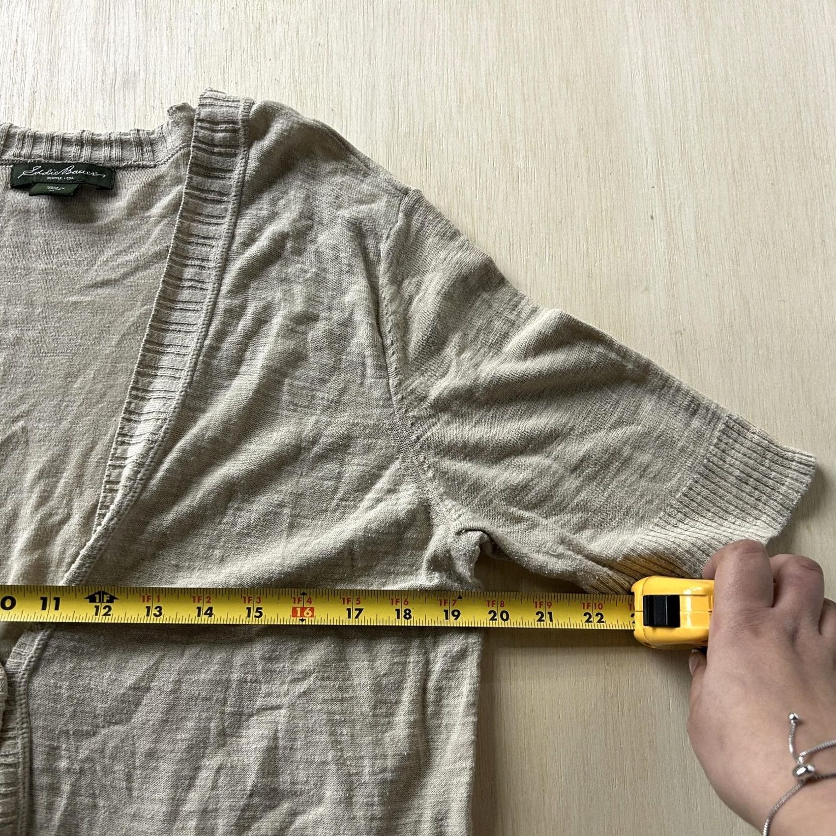Eddie Bauer Eddie Bauer Cardigan Sweater Womens M Beige V-Neck Short Sleeve Pockets Size M / US 6-8 / IT 42-44 - 3 Thumbnail