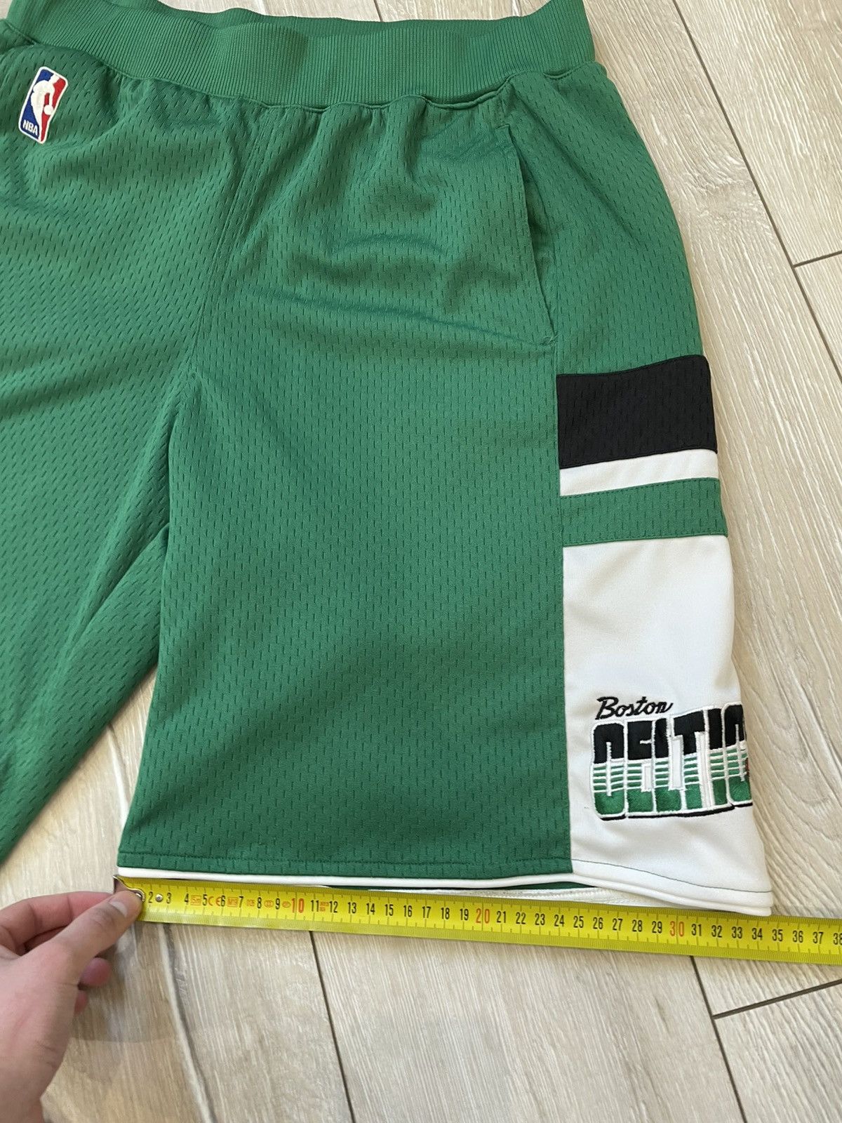 Adidas × NBA × Vintage Vintage Adidas Boston Celtics NBA Shorts Mens L Green Size US 34 / EU 50 - 15 Thumbnail