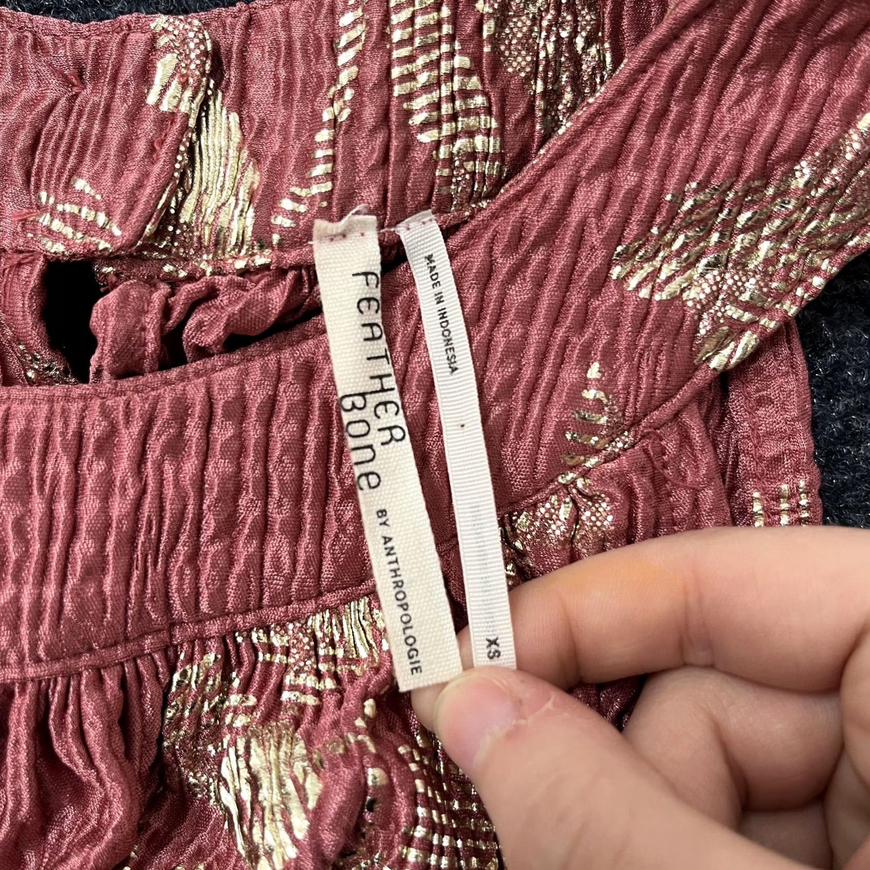 Anthropologie Anthropologie Feather Bone Shirt Womens XS Pink Gold Metallic Floral Halter Size XS / US 0-2 / IT 36-38 - 2 Thumbnail