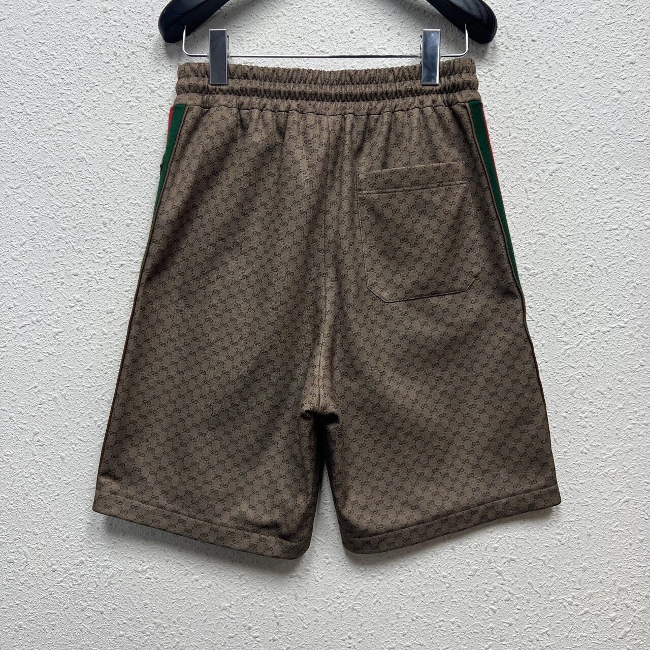 Gucci Gucci Size XSFull logo red and green striped casual shorts Size US 26 / EU 42 - 2 Thumbnail