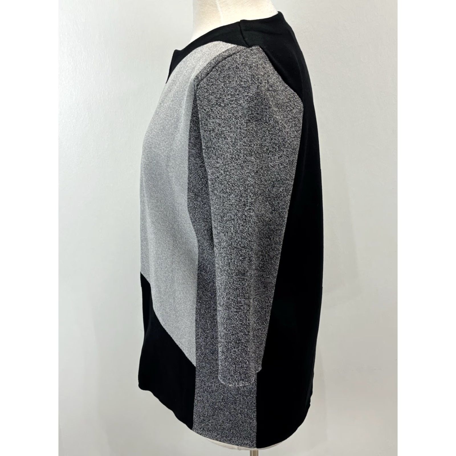 Ann Taylor Ann Taylor Colorblock Cardigan Sweater Women Petite PXS Black Grey Knit Midlength Size XS / US 0-2 / IT 36-38 - 2 Thumbnail