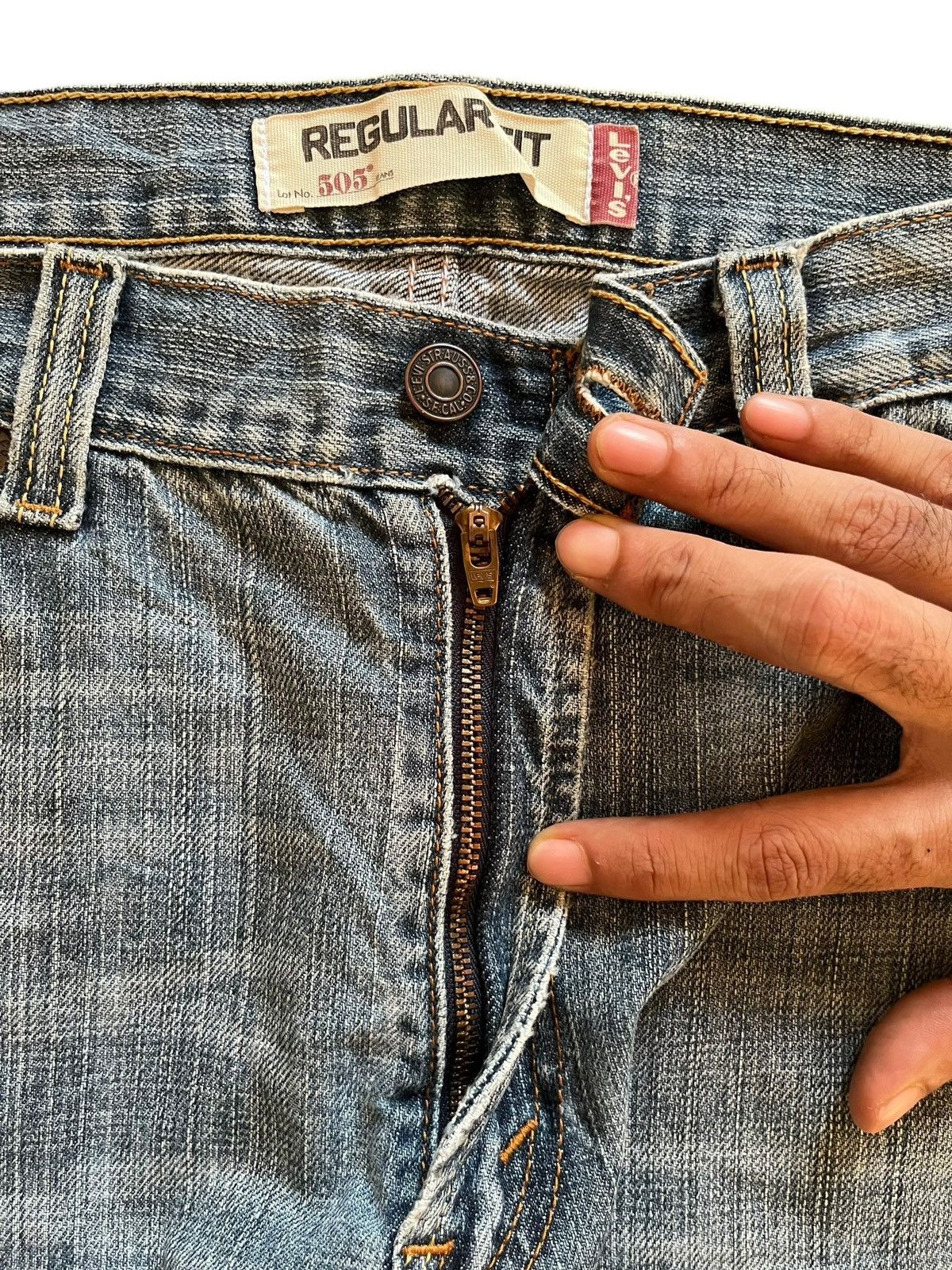 Levi's × Levi's Vintage Clothing Vintage 90s Levis 505 Blue Wash Distressed Baggy Jeans Size US 34 / EU 50 - 3 Thumbnail