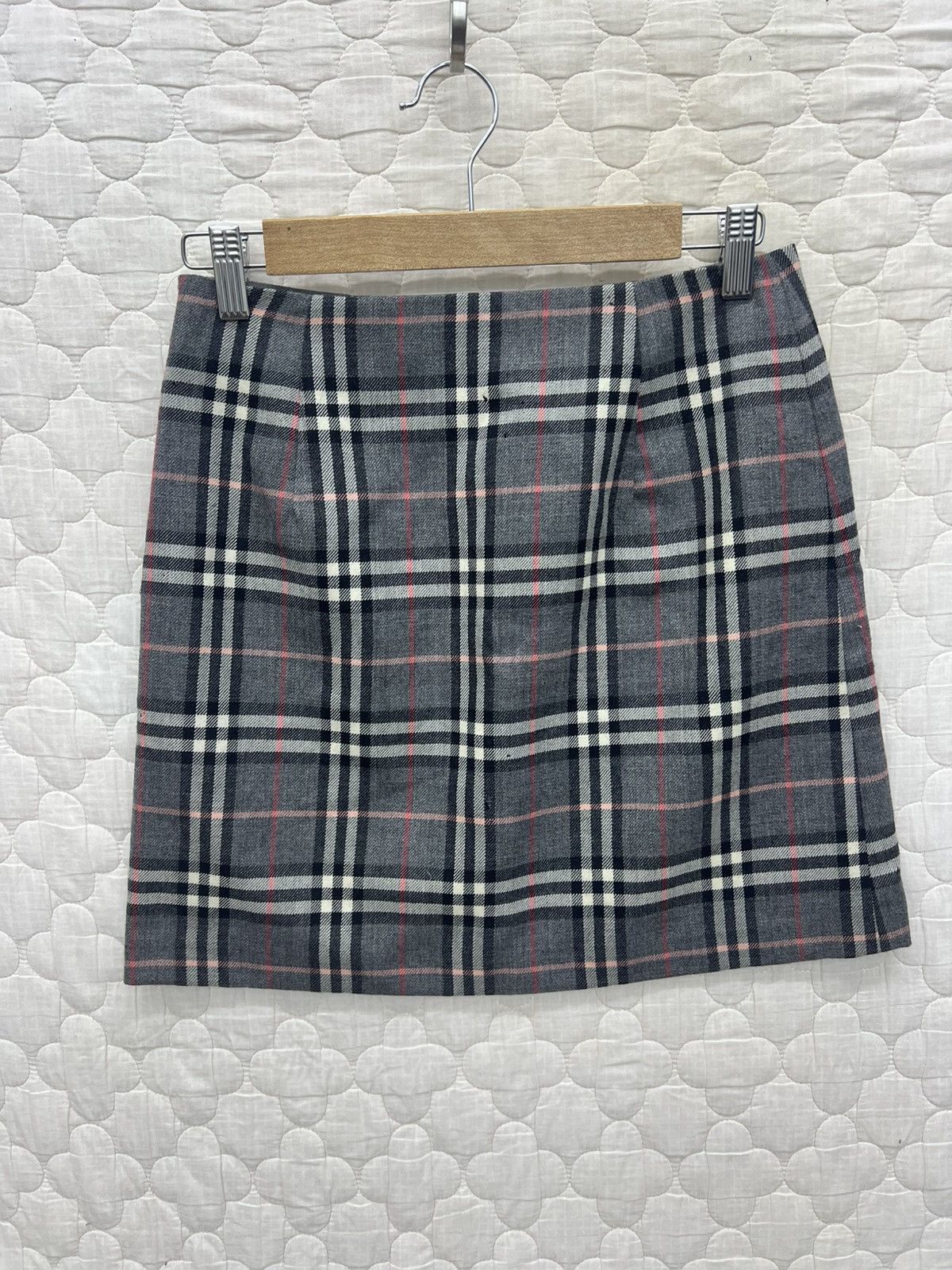 Burberry BURBERRY NOVA CHECK MINI SKIRT WOOL Size 26" / US 2 / IT 38 - 1 Thumbnail
