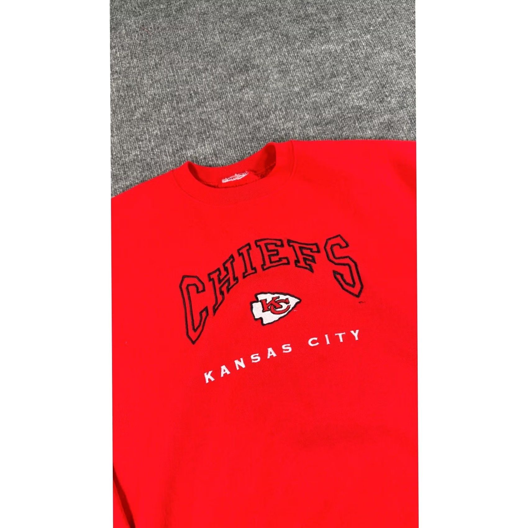 Lee VINTAGE Lee Sport Sweatshirt KC Chiefs Red 2XL Crewneck Mens Embroidered Logo Graphic Print Oversized Football 90s Size US XXL / EU 58 / 5 - 2 Thumbnail