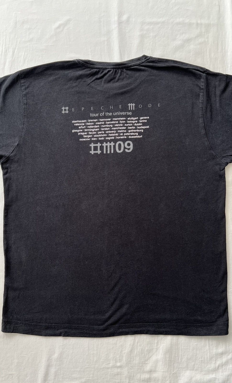 Band Tees Vintage 2009 Depeche Mode Tour of the Universe T-shirt Size US L / EU 52-54 / 3 - 14 Thumbnail