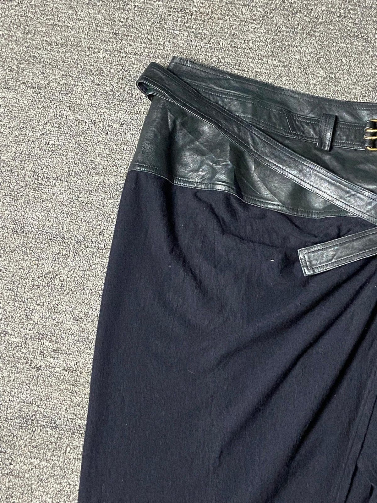 Donna Karan DONNA KARAN Leather Knee-Length Skirt (139) Size 27" / US 4 / IT 40 - 9 Thumbnail