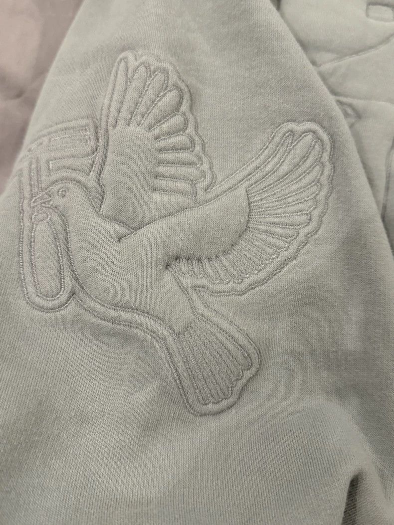 Louis Vuitton Louis Vuitton Grey Emblem Hoodie Size US L / EU 52-54 / 3 - 5 Thumbnail