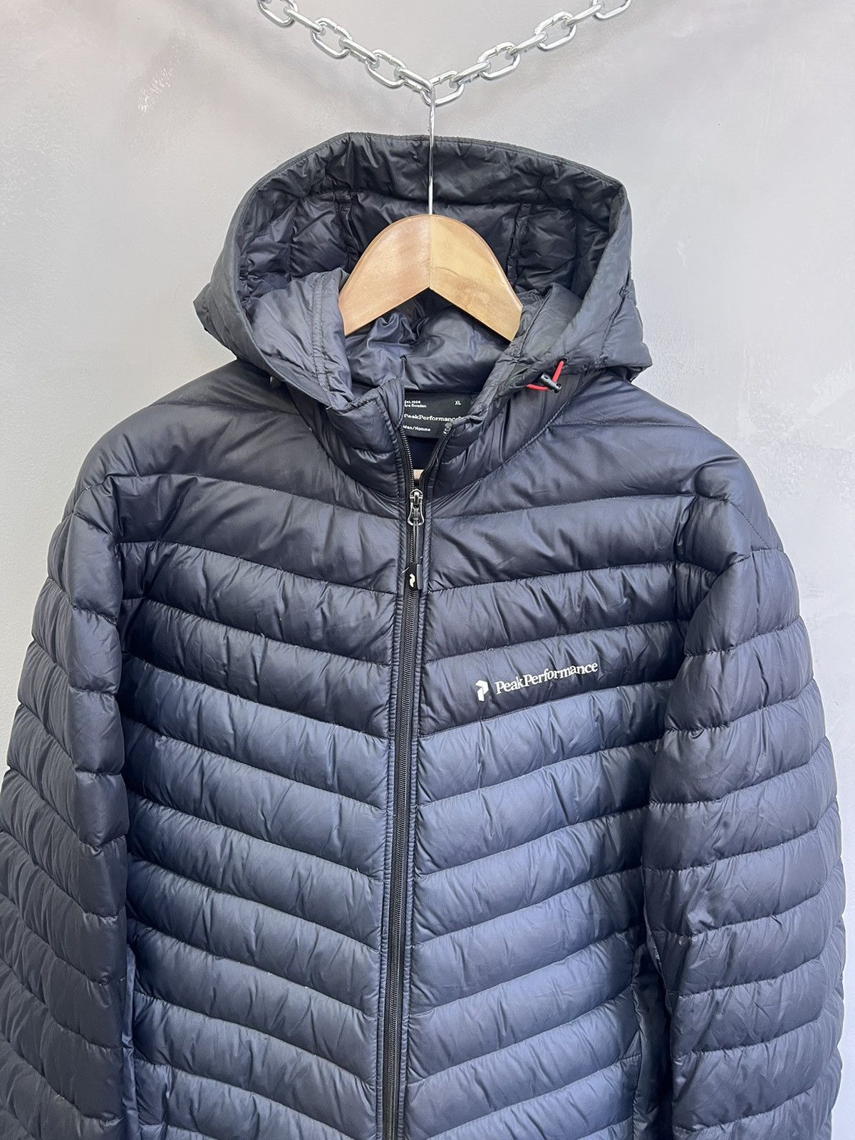 Peak Performance Light HOODED Down Jacket
