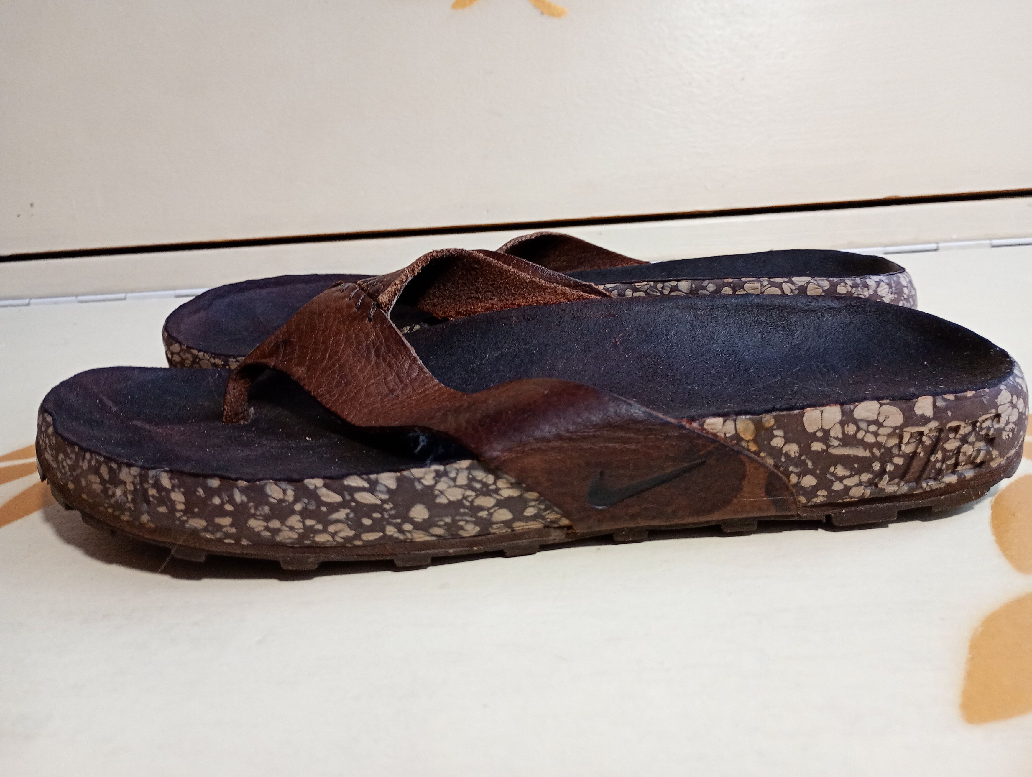 Nike ACG Nike ACG Flip Flops Leather Vintage 2007 Size US 10 / EU 43 - 10 Thumbnail